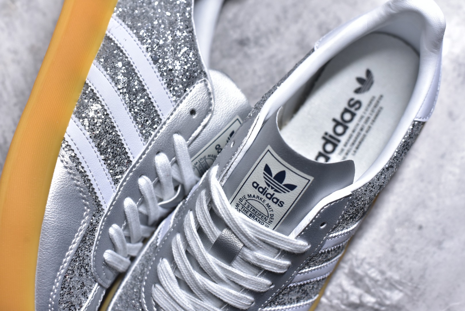 图片[9]-#AD Gazelle Indoor Trainers 羚羊内训系列低帮复古百搭休闲运动德训风板鞋 JR1288 90年代经典的复刻版！自60年代以足球训练鞋面世以来,Gazelle就以其经典设计席卷全球。1991年版本的复刻,再造经典Gazelle。采用皮革打造,搭配浊色细节,让这款经典更加简约。尺码：36 36⅔ 37⅓ 38 38⅔ 39⅓ 40 40⅔ 41⅓ 42 42⅔ 43⅓ 44⅓ 44⅔ 45-选品中心