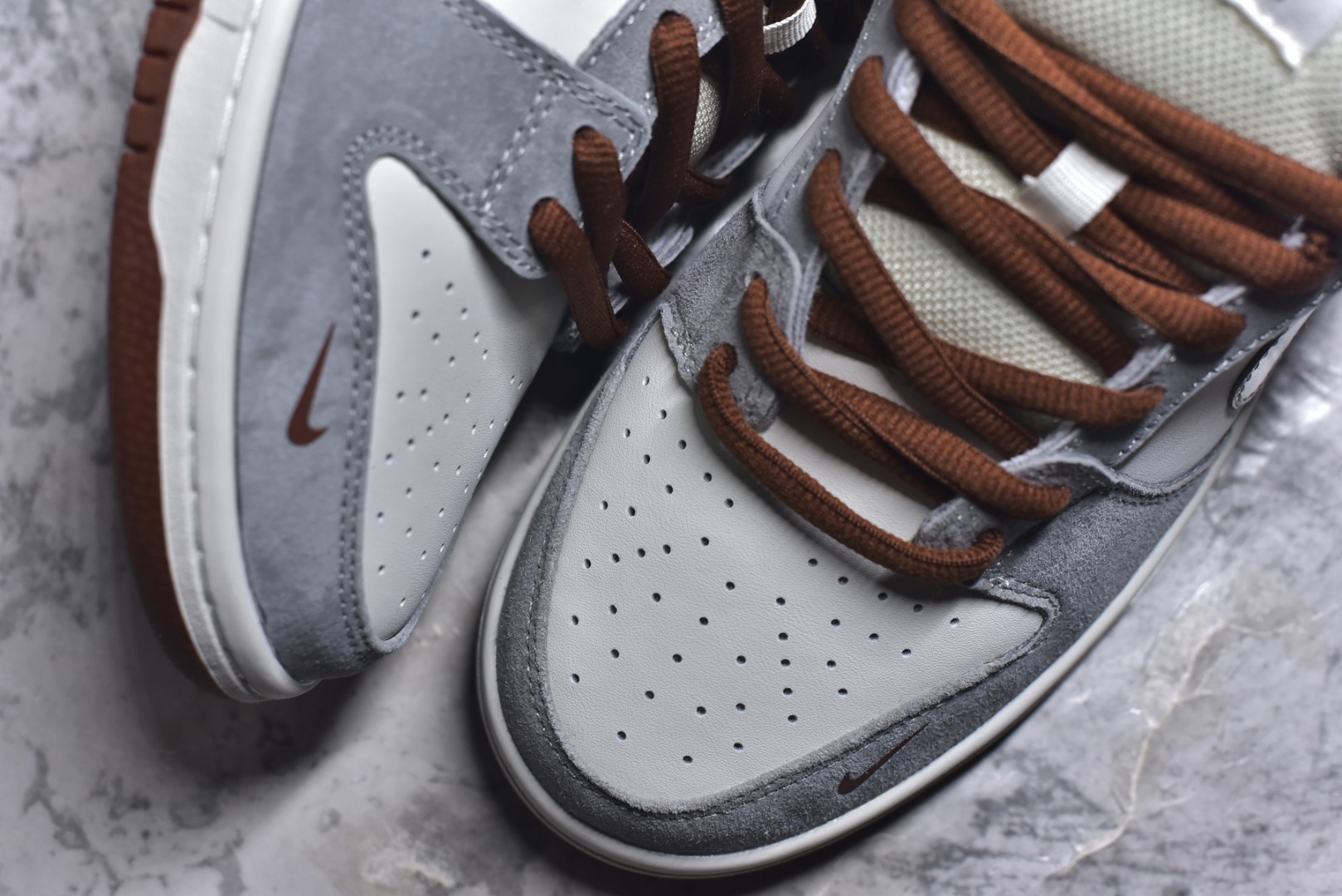 图片[8]-#Nike SB Dunk Low“马年限定——白灰银” 高端定制 低帮休闲板鞋 定制鞋盒 大厂纯原品质出货 超高清洁度 皮料切割干净无任何毛边 细节完美 货号：AJ6817-003 尺码：36 36.5 37.5 38 38.5 39 40 40.5 41 42 42.5 43 44 44.5 45-选品中心