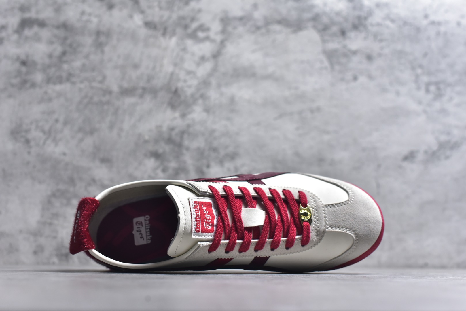 图片[4]-#Onitsuka Tiger鬼塚虎 MEXICO 66 马年限定 CNY新年款 舒适时尚百搭经典 支撑 低帮生活休闲鞋 鞋舌处印有鬼塚虎特有的品牌logo标志 从视觉上感受品牌的个性 提升品牌的认知度 货号：1183C600-100 尺码：36 37 37.5 38 39 39.5 40.5 41.5 42 42.5 43.5 44 45-选品中心