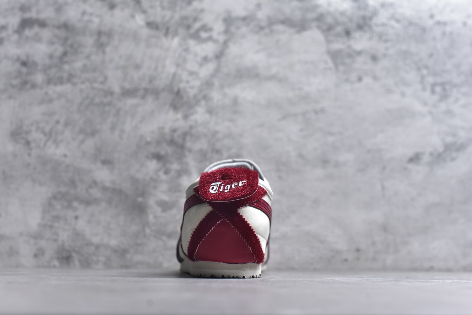 图片[5]-#Onitsuka Tiger鬼塚虎 MEXICO 66 马年限定 CNY新年款 舒适时尚百搭经典 支撑 低帮生活休闲鞋 鞋舌处印有鬼塚虎特有的品牌logo标志 从视觉上感受品牌的个性 提升品牌的认知度 货号：1183C600-100 尺码：36 37 37.5 38 39 39.5 40.5 41.5 42 42.5 43.5 44 45-选品中心