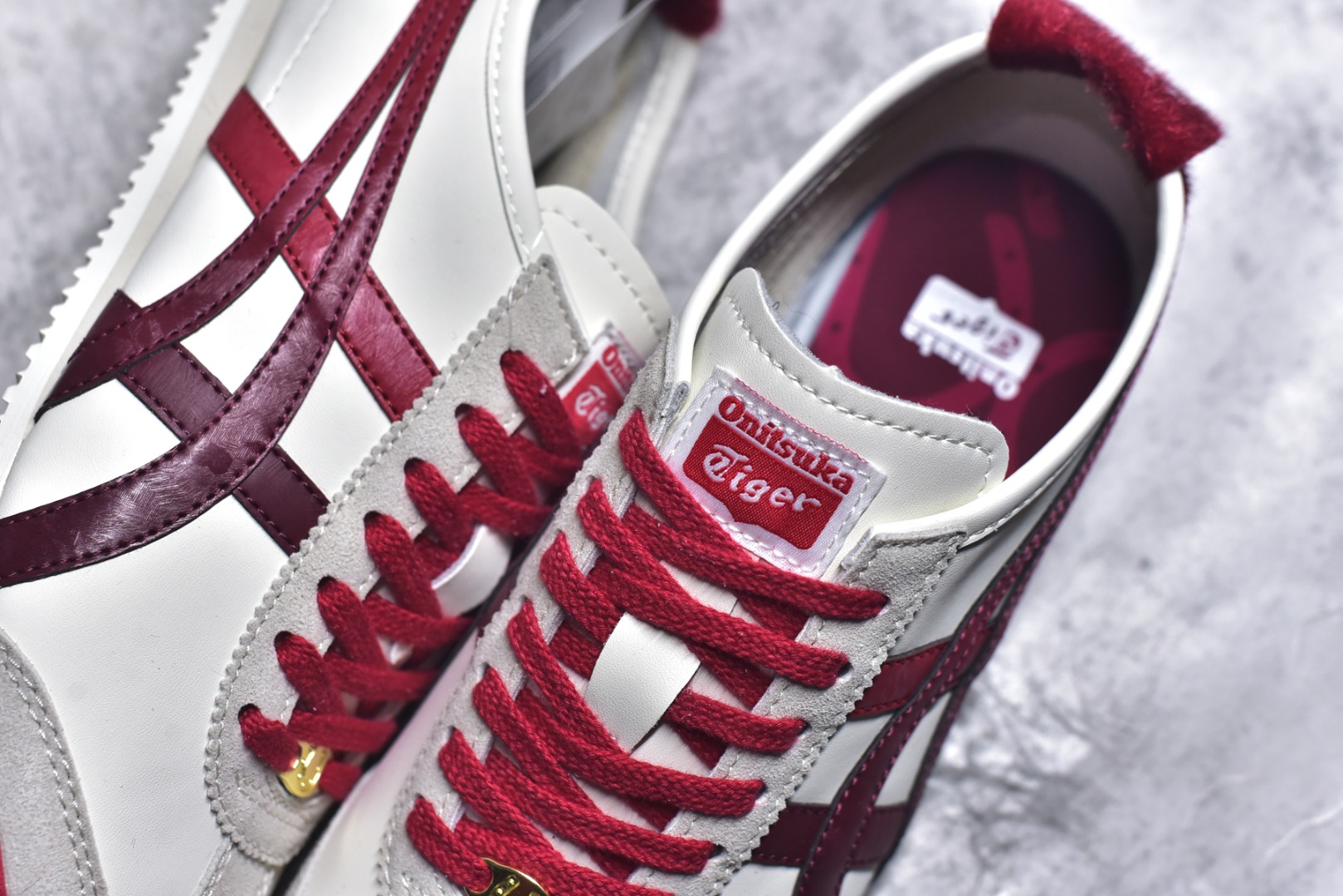 图片[9]-#Onitsuka Tiger鬼塚虎 MEXICO 66 马年限定 CNY新年款 舒适时尚百搭经典 支撑 低帮生活休闲鞋 鞋舌处印有鬼塚虎特有的品牌logo标志 从视觉上感受品牌的个性 提升品牌的认知度 货号：1183C600-100 尺码：36 37 37.5 38 39 39.5 40.5 41.5 42 42.5 43.5 44 45-选品中心