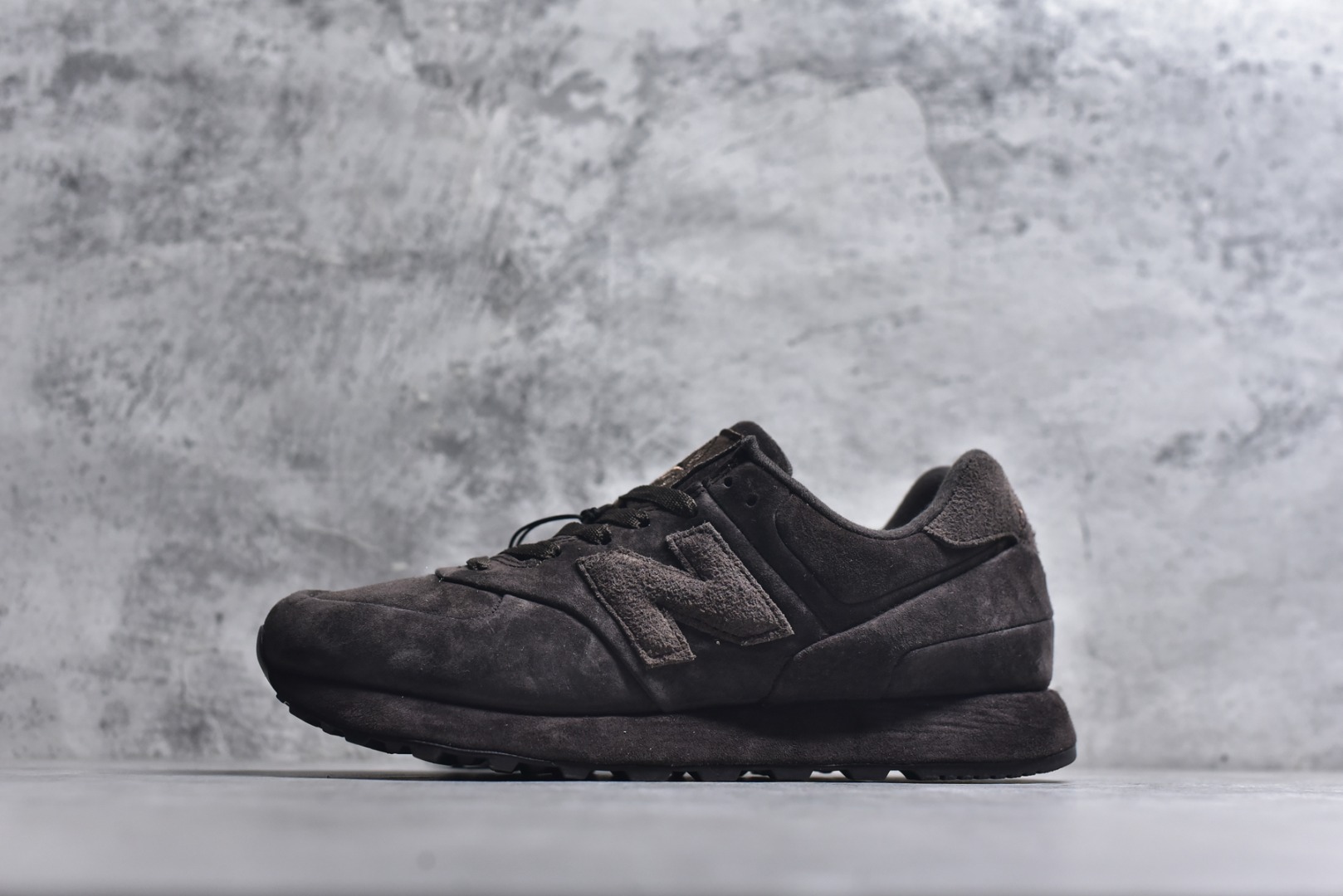 #New Balance 574系列 新百伦 低帮复古休闲运动慢跑鞋 采用猪巴革组合网织物鞋面材质 全新4层组合独立私模大底 货号： U574BSI1 尺码： 36 37 37.5 38 38.5 39.5 40 40.5 41.5 42 42.5 43 44 45-选品中心