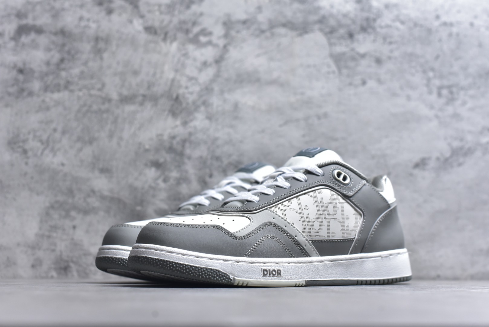 图片[2]-#B27系列 敢与AJ大D1or相媲美 由意大利工坊匠心打造 黄俊捷、林一等各大明星、网红博主争先上脚且全国各大专柜一鞋难求 鞋面牛皮拼接D印花LOGO 内里进口网布 TPU大底以别具一格的立体效果 展现摩登优雅格调 高街潮流搭配必备潮品 尺码：38 39 40 41 42 43 44 45 46-选品中心