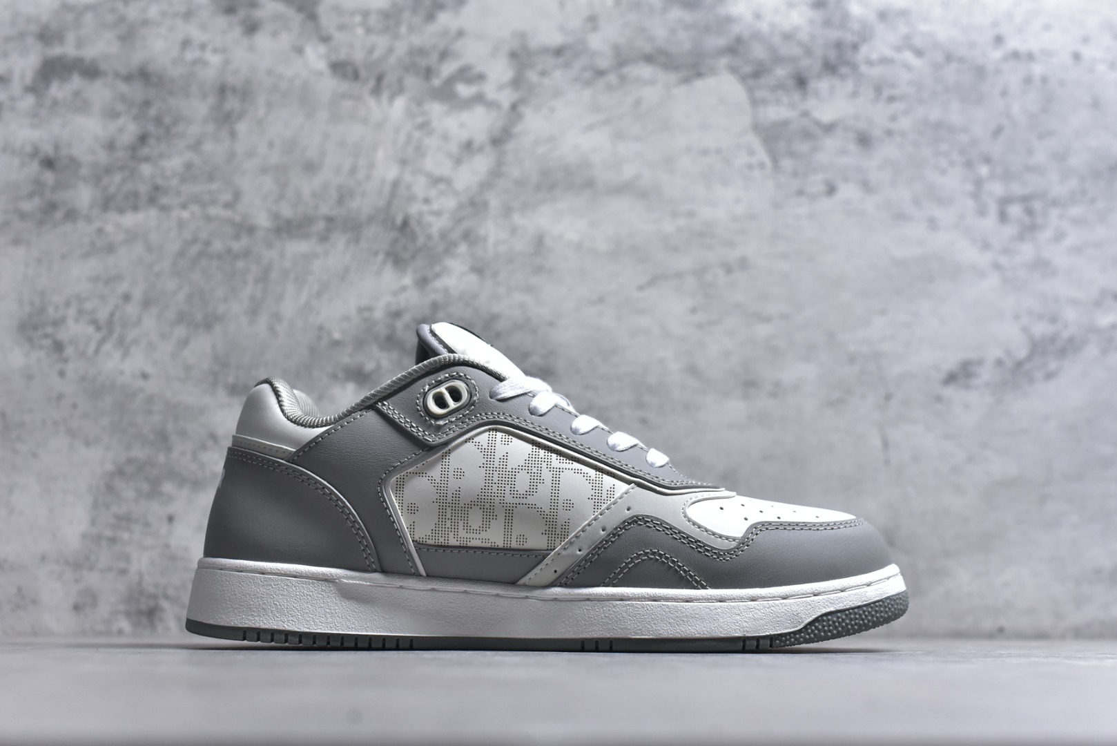 图片[3]-#B27系列 敢与AJ大D1or相媲美 由意大利工坊匠心打造 黄俊捷、林一等各大明星、网红博主争先上脚且全国各大专柜一鞋难求 鞋面牛皮拼接D印花LOGO 内里进口网布 TPU大底以别具一格的立体效果 展现摩登优雅格调 高街潮流搭配必备潮品 尺码：38 39 40 41 42 43 44 45 46-选品中心