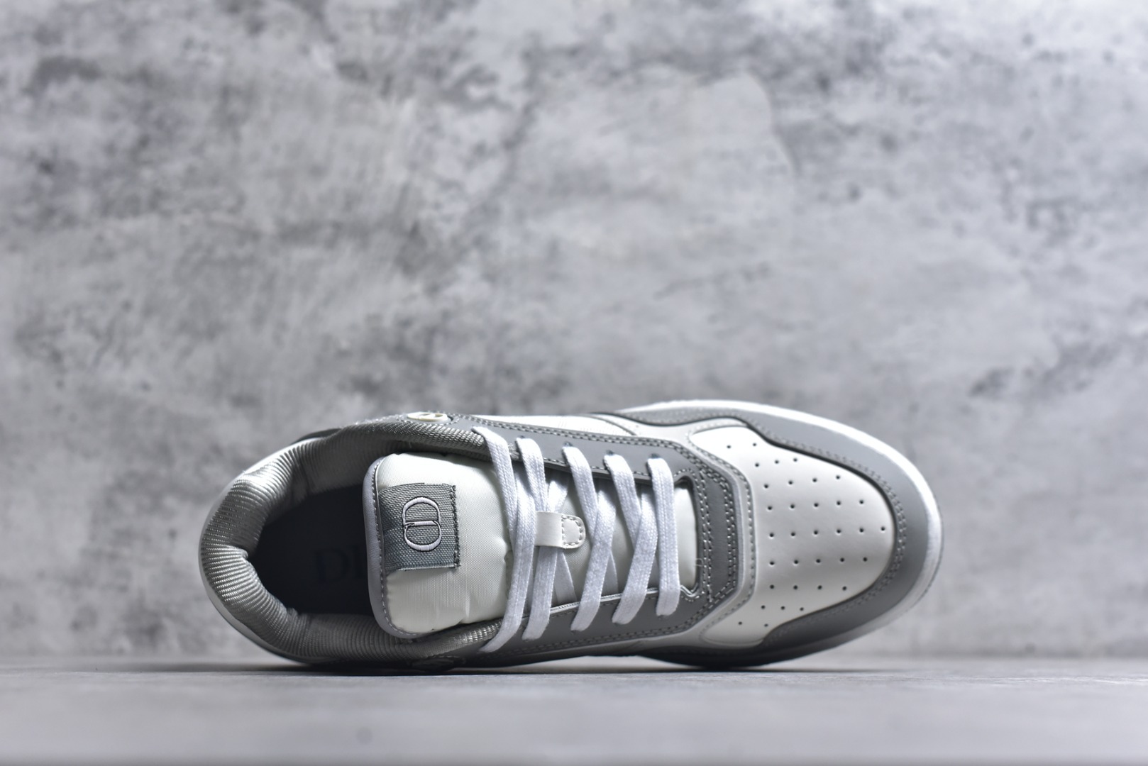 图片[4]-#B27系列 敢与AJ大D1or相媲美 由意大利工坊匠心打造 黄俊捷、林一等各大明星、网红博主争先上脚且全国各大专柜一鞋难求 鞋面牛皮拼接D印花LOGO 内里进口网布 TPU大底以别具一格的立体效果 展现摩登优雅格调 高街潮流搭配必备潮品 尺码：38 39 40 41 42 43 44 45 46-选品中心