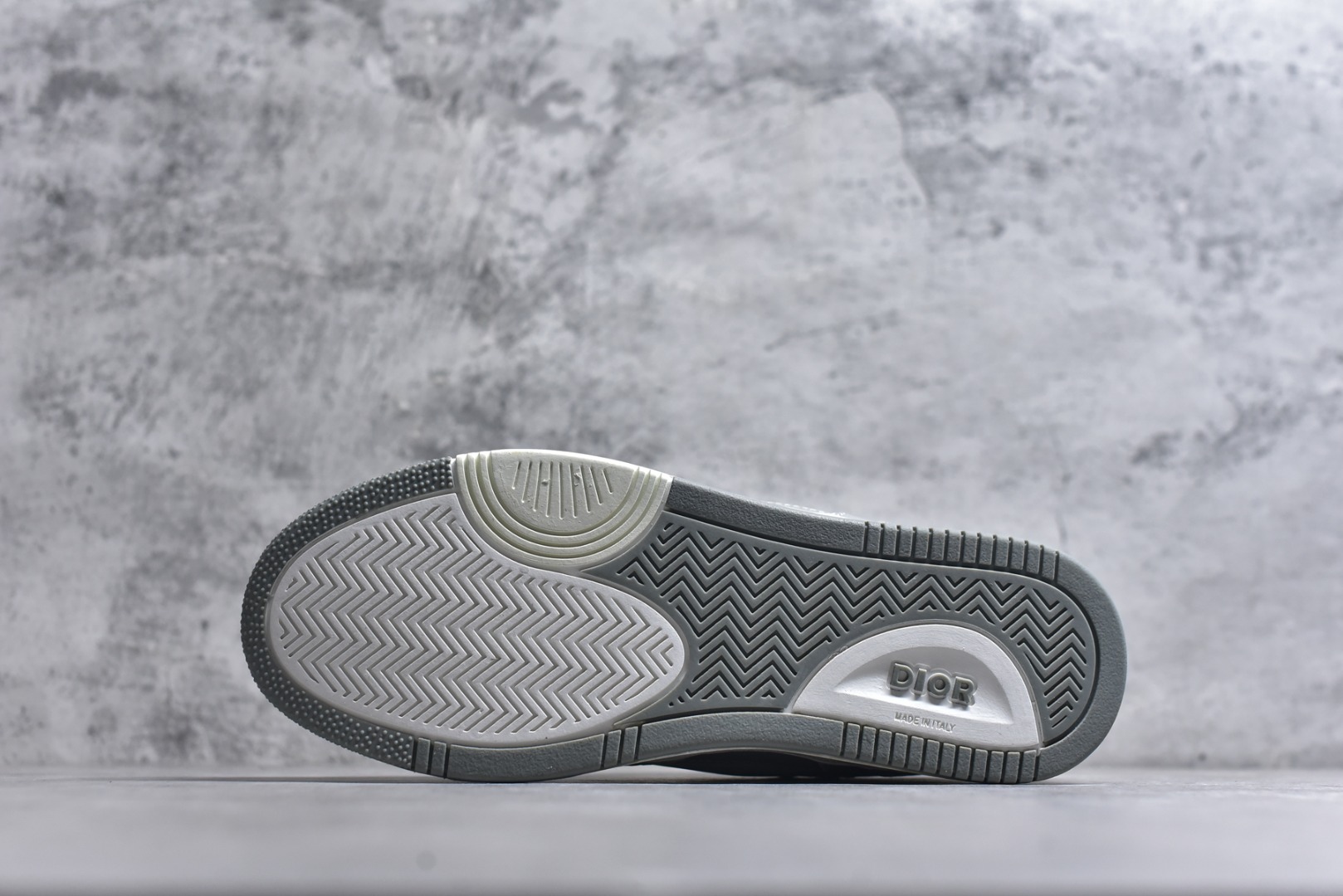 图片[6]-#B27系列 敢与AJ大D1or相媲美 由意大利工坊匠心打造 黄俊捷、林一等各大明星、网红博主争先上脚且全国各大专柜一鞋难求 鞋面牛皮拼接D印花LOGO 内里进口网布 TPU大底以别具一格的立体效果 展现摩登优雅格调 高街潮流搭配必备潮品 尺码：38 39 40 41 42 43 44 45 46-选品中心