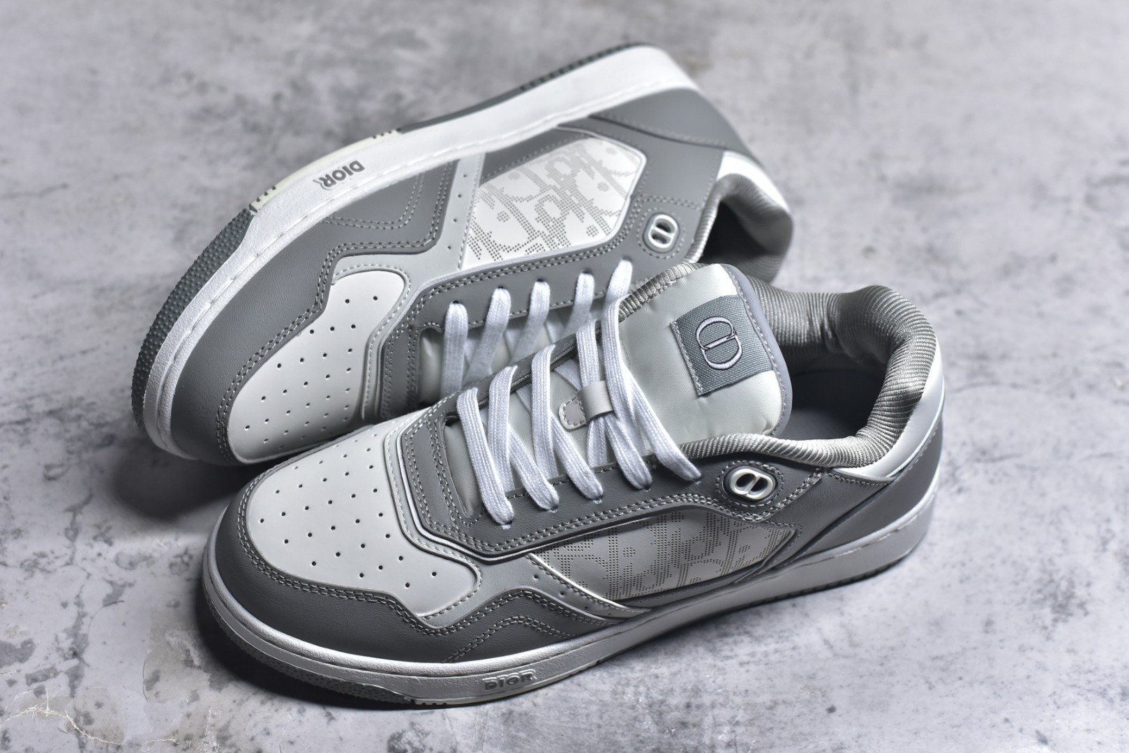 图片[7]-#B27系列 敢与AJ大D1or相媲美 由意大利工坊匠心打造 黄俊捷、林一等各大明星、网红博主争先上脚且全国各大专柜一鞋难求 鞋面牛皮拼接D印花LOGO 内里进口网布 TPU大底以别具一格的立体效果 展现摩登优雅格调 高街潮流搭配必备潮品 尺码：38 39 40 41 42 43 44 45 46-选品中心