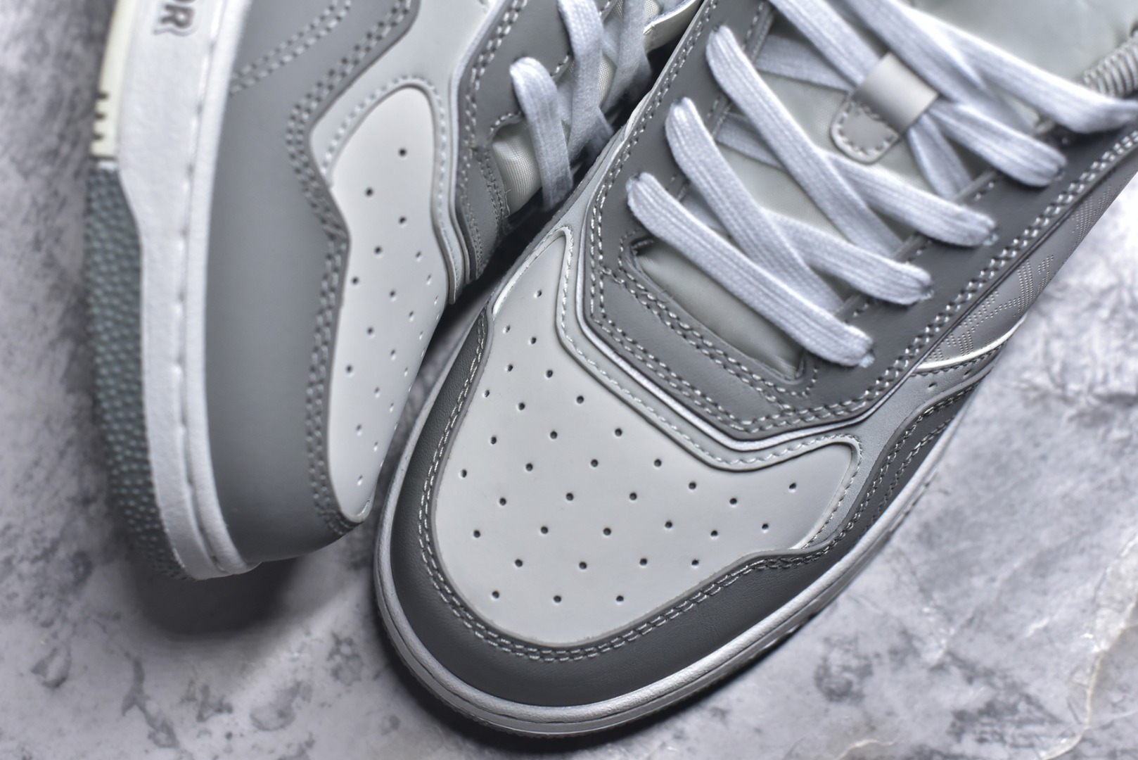 图片[8]-#B27系列 敢与AJ大D1or相媲美 由意大利工坊匠心打造 黄俊捷、林一等各大明星、网红博主争先上脚且全国各大专柜一鞋难求 鞋面牛皮拼接D印花LOGO 内里进口网布 TPU大底以别具一格的立体效果 展现摩登优雅格调 高街潮流搭配必备潮品 尺码：38 39 40 41 42 43 44 45 46-选品中心