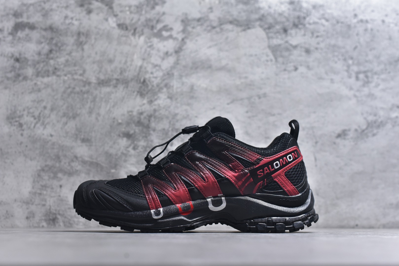 #SALOMON XA Pro 3D 马年限定定制款 416174 萨洛蒙潮流越野机能户外功能鞋 纯原外贸平台特供订单 耗时半年巨作 全套原纸板楦头开发 原厂特供网布配套加持 确保原汁原味 完美呈现版型 原档数据独家私模五层组合大底 男女鞋同步官方开发 原装Ortholite轻量化鞋垫 中底布带钢印编号 原厂TPU锁扣 进口港宝加持 后跟自然饱满 还原公司包裹性 鞋面采用SENSIFT贴合技术 全方位贴合包裹脚型 鞋跟部鞋底牵引设计 提供强大的抓地性能 更适应野外崎岖不平的道路 其3D ADVANCED CHASSIS底盘 材料轻量大化 钉齿设计更具稳定性 防护性 鞋底易磨损区运用CONTAGRIP高耐磨材料 应对城市硬质路面长距离跑考验 尺码：36 36.5 37.5 38 38.5 39 40 40.5 41 42 42.5 43 44 44.5 45 46-选品中心
