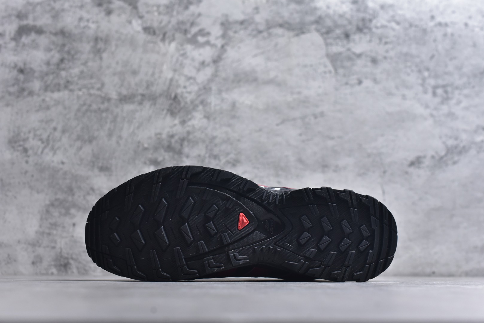 图片[6]-#SALOMON XA Pro 3D 马年限定定制款 416174 萨洛蒙潮流越野机能户外功能鞋 纯原外贸平台特供订单 耗时半年巨作 全套原纸板楦头开发 原厂特供网布配套加持 确保原汁原味 完美呈现版型 原档数据独家私模五层组合大底 男女鞋同步官方开发 原装Ortholite轻量化鞋垫 中底布带钢印编号 原厂TPU锁扣 进口港宝加持 后跟自然饱满 还原公司包裹性 鞋面采用SENSIFT贴合技术 全方位贴合包裹脚型 鞋跟部鞋底牵引设计 提供强大的抓地性能 更适应野外崎岖不平的道路 其3D ADVANCED CHASSIS底盘 材料轻量大化 钉齿设计更具稳定性 防护性 鞋底易磨损区运用CONTAGRIP高耐磨材料 应对城市硬质路面长距离跑考验 尺码：36 36.5 37.5 38 38.5 39 40 40.5 41 42 42.5 43 44 44.5 45 46-选品中心