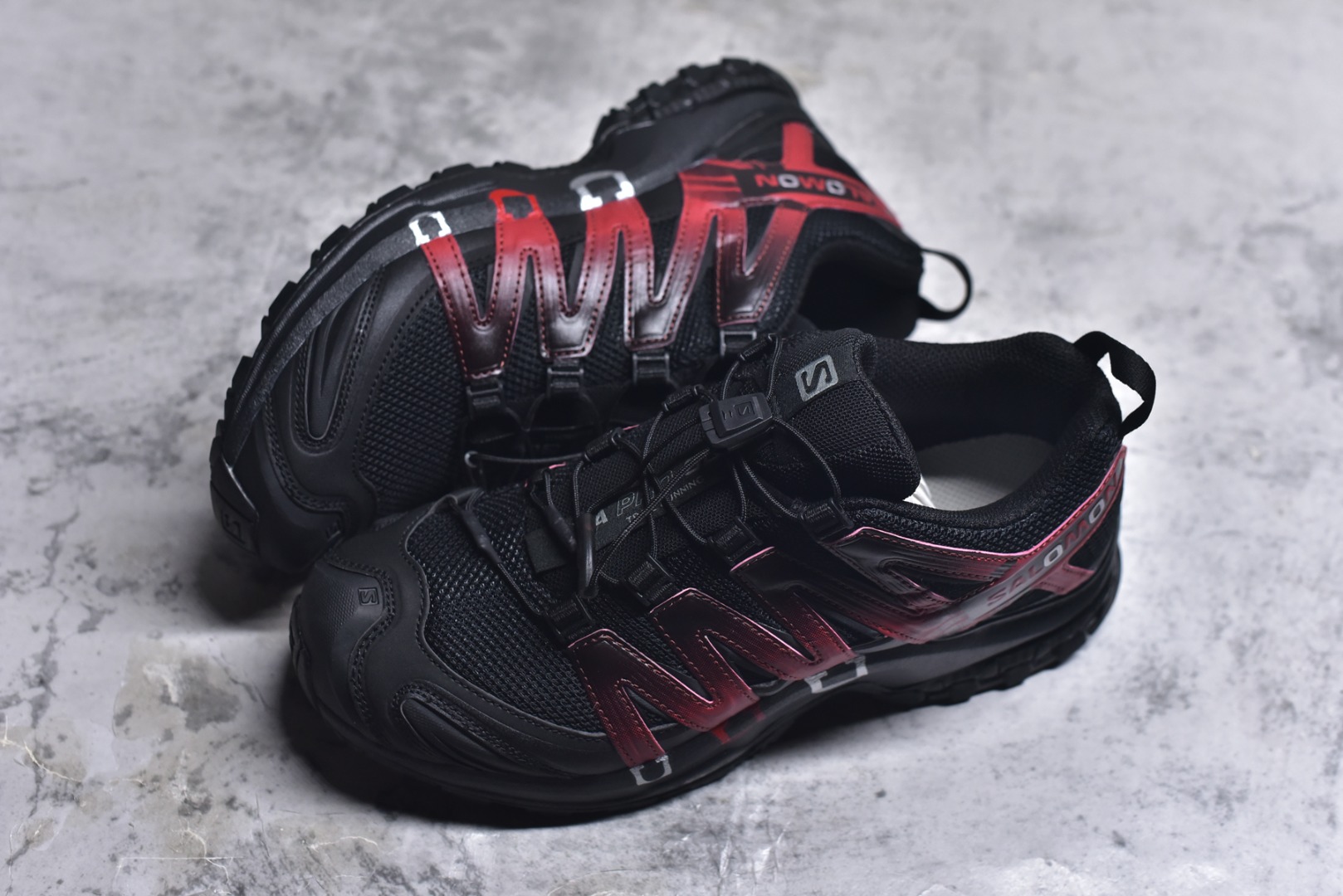 图片[7]-#SALOMON XA Pro 3D 马年限定定制款 416174 萨洛蒙潮流越野机能户外功能鞋 纯原外贸平台特供订单 耗时半年巨作 全套原纸板楦头开发 原厂特供网布配套加持 确保原汁原味 完美呈现版型 原档数据独家私模五层组合大底 男女鞋同步官方开发 原装Ortholite轻量化鞋垫 中底布带钢印编号 原厂TPU锁扣 进口港宝加持 后跟自然饱满 还原公司包裹性 鞋面采用SENSIFT贴合技术 全方位贴合包裹脚型 鞋跟部鞋底牵引设计 提供强大的抓地性能 更适应野外崎岖不平的道路 其3D ADVANCED CHASSIS底盘 材料轻量大化 钉齿设计更具稳定性 防护性 鞋底易磨损区运用CONTAGRIP高耐磨材料 应对城市硬质路面长距离跑考验 尺码：36 36.5 37.5 38 38.5 39 40 40.5 41 42 42.5 43 44 44.5 45 46-选品中心