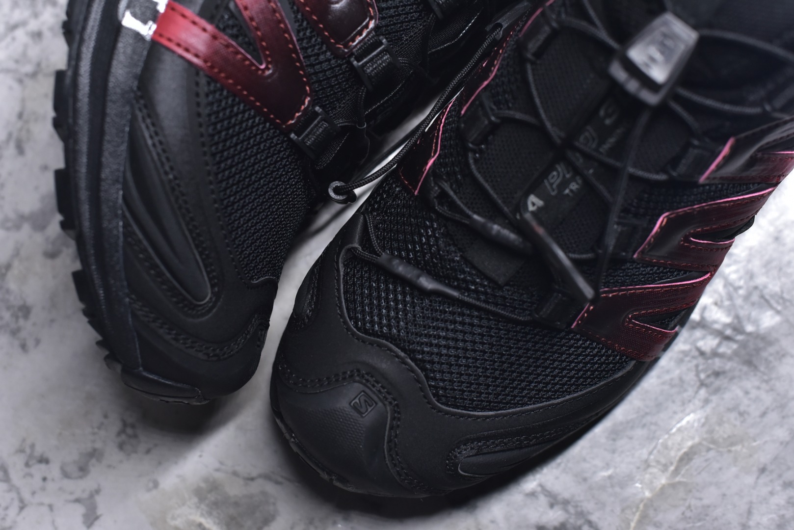 图片[8]-#SALOMON XA Pro 3D 马年限定定制款 416174 萨洛蒙潮流越野机能户外功能鞋 纯原外贸平台特供订单 耗时半年巨作 全套原纸板楦头开发 原厂特供网布配套加持 确保原汁原味 完美呈现版型 原档数据独家私模五层组合大底 男女鞋同步官方开发 原装Ortholite轻量化鞋垫 中底布带钢印编号 原厂TPU锁扣 进口港宝加持 后跟自然饱满 还原公司包裹性 鞋面采用SENSIFT贴合技术 全方位贴合包裹脚型 鞋跟部鞋底牵引设计 提供强大的抓地性能 更适应野外崎岖不平的道路 其3D ADVANCED CHASSIS底盘 材料轻量大化 钉齿设计更具稳定性 防护性 鞋底易磨损区运用CONTAGRIP高耐磨材料 应对城市硬质路面长距离跑考验 尺码：36 36.5 37.5 38 38.5 39 40 40.5 41 42 42.5 43 44 44.5 45 46-选品中心