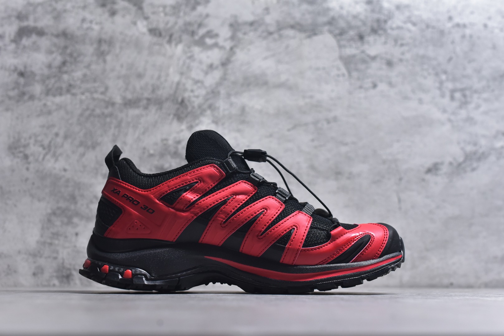 图片[3]-#SALOMON XA Pro 3D 马年限定定制款 416174 萨洛蒙潮流越野机能户外功能鞋 纯原外贸平台特供订单 耗时半年巨作 全套原纸板楦头开发 原厂特供网布配套加持 确保原汁原味 完美呈现版型 原档数据独家私模五层组合大底 男女鞋同步官方开发 原装Ortholite轻量化鞋垫 中底布带钢印编号 原厂TPU锁扣 进口港宝加持 后跟自然饱满 还原公司包裹性 鞋面采用SENSIFT贴合技术 全方位贴合包裹脚型 鞋跟部鞋底牵引设计 提供强大的抓地性能 更适应野外崎岖不平的道路 其3D ADVANCED CHASSIS底盘 材料轻量大化 钉齿设计更具稳定性 防护性 鞋底易磨损区运用CONTAGRIP高耐磨材料 应对城市硬质路面长距离跑考验 尺码：36 36.5 37.5 38 38.5 39 40 40.5 41 42 42.5 43 44 44.5 45 46-选品中心