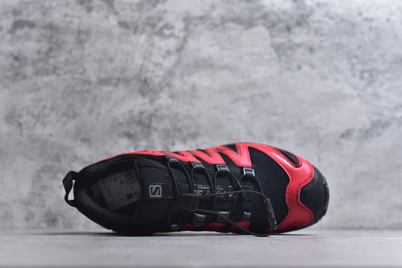 图片[4]-#SALOMON XA Pro 3D 马年限定定制款 416174 萨洛蒙潮流越野机能户外功能鞋 纯原外贸平台特供订单 耗时半年巨作 全套原纸板楦头开发 原厂特供网布配套加持 确保原汁原味 完美呈现版型 原档数据独家私模五层组合大底 男女鞋同步官方开发 原装Ortholite轻量化鞋垫 中底布带钢印编号 原厂TPU锁扣 进口港宝加持 后跟自然饱满 还原公司包裹性 鞋面采用SENSIFT贴合技术 全方位贴合包裹脚型 鞋跟部鞋底牵引设计 提供强大的抓地性能 更适应野外崎岖不平的道路 其3D ADVANCED CHASSIS底盘 材料轻量大化 钉齿设计更具稳定性 防护性 鞋底易磨损区运用CONTAGRIP高耐磨材料 应对城市硬质路面长距离跑考验 尺码：36 36.5 37.5 38 38.5 39 40 40.5 41 42 42.5 43 44 44.5 45 46-选品中心