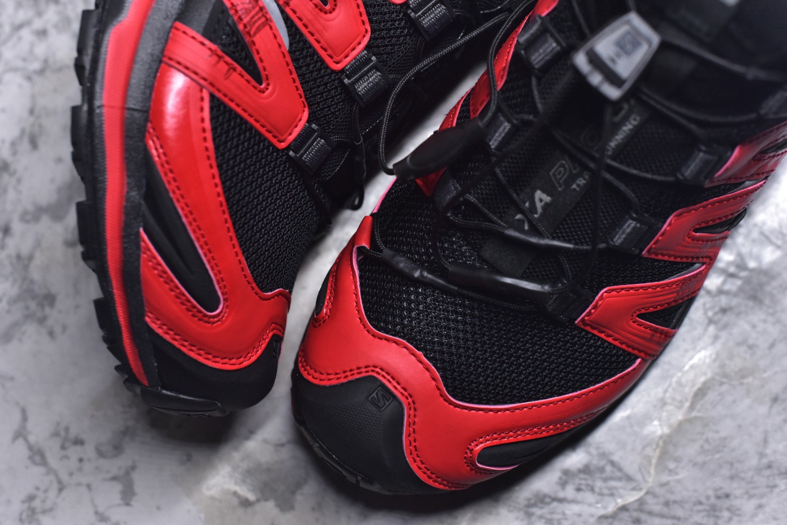 图片[8]-#SALOMON XA Pro 3D 马年限定定制款 416174 萨洛蒙潮流越野机能户外功能鞋 纯原外贸平台特供订单 耗时半年巨作 全套原纸板楦头开发 原厂特供网布配套加持 确保原汁原味 完美呈现版型 原档数据独家私模五层组合大底 男女鞋同步官方开发 原装Ortholite轻量化鞋垫 中底布带钢印编号 原厂TPU锁扣 进口港宝加持 后跟自然饱满 还原公司包裹性 鞋面采用SENSIFT贴合技术 全方位贴合包裹脚型 鞋跟部鞋底牵引设计 提供强大的抓地性能 更适应野外崎岖不平的道路 其3D ADVANCED CHASSIS底盘 材料轻量大化 钉齿设计更具稳定性 防护性 鞋底易磨损区运用CONTAGRIP高耐磨材料 应对城市硬质路面长距离跑考验 尺码：36 36.5 37.5 38 38.5 39 40 40.5 41 42 42.5 43 44 44.5 45 46-选品中心