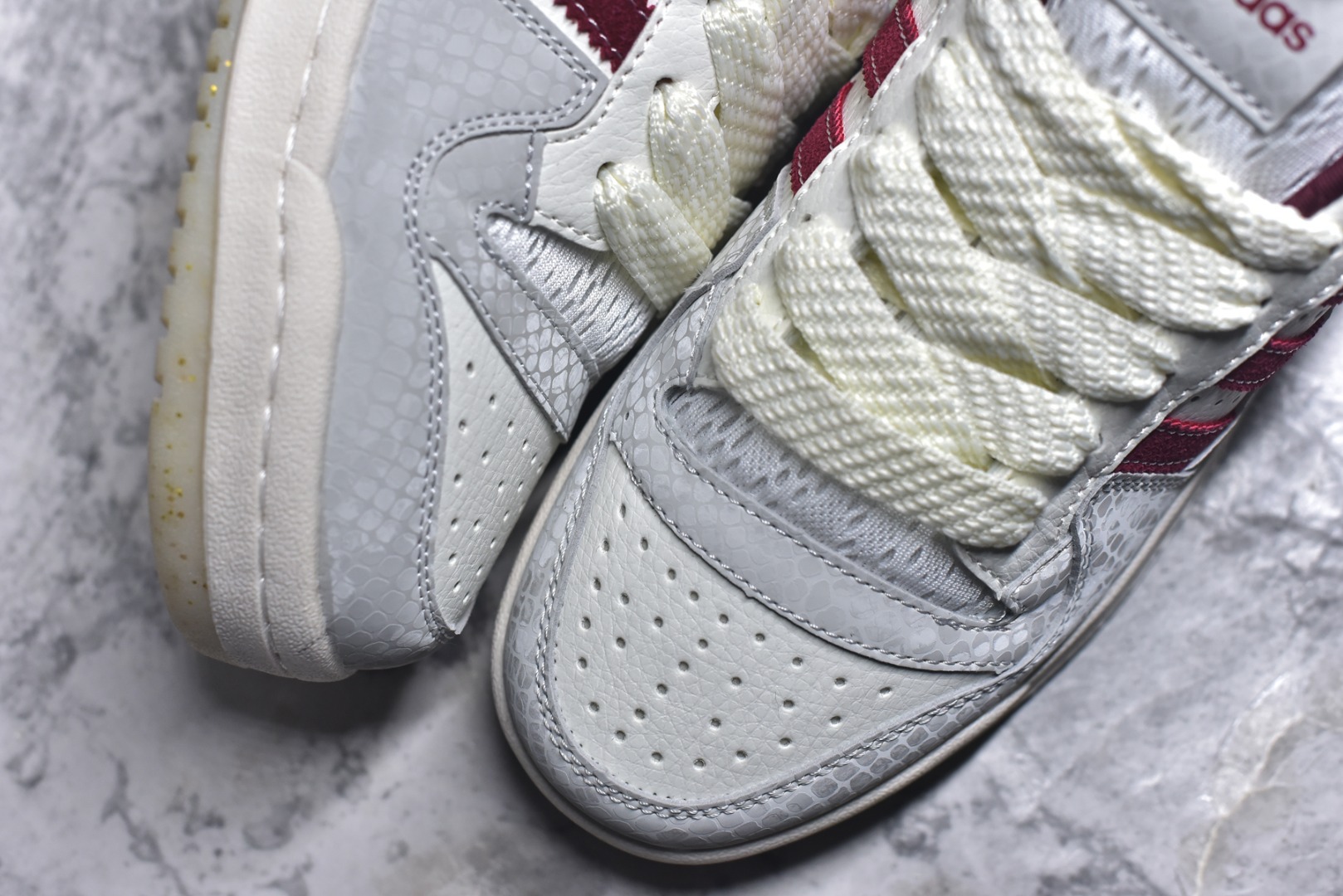 图片[8]-#AD Forum 84 Low 低帮百搭潮流休闲运动板鞋 JP9969 以复古篮球鞋的外形为基础 采用皮革拼接 简约百搭 更加贴合舒适 中底内侧网格造型起到点睛之笔 外底橡胶 更显复古 尺码：36 36.5 37.5 38 38.5 39 40 40.5 41 42 42.5 43 44 44.5 45-选品中心