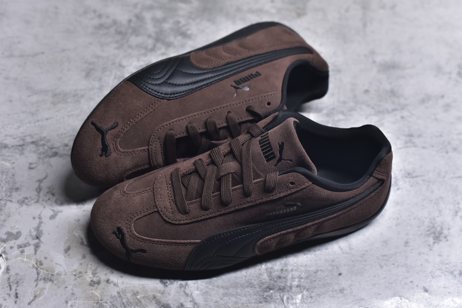 图片[7]-#Puma Speedcat OG Sparco 彪马罗马阿莫尔系列 复古运动休闲赛车跑鞋 棕黑 406329-82 市场第一梯队品质 版型 细节 烫金走线 完全碾压市场任意版本 欢迎对比🆚 工厂耗时3个月开发 原装档案原数据纸版楦型 采用固色翻毛皮鞋面材质(正确二次成型\’猛帮\’成型工艺🆚区别市面版本!!) 外置原数据开发轻量耐磨橡胶大底💪🏻 全球知名运动品牌PUMA宝马赛车系列 融合了宝马车队的标志性配色 以趣味十足又前卫复古的设计引领潮流 将赛道精神融入街头时尚 开启前卫竞速之旅 主打前卫复古风 Roma鞋款的鞋侧以复古的流线造型 缀以宝马经典Logo 巧妙吸睛 而Speedcat鞋款以亮眼三色条纹元素缀以舒适鞋面 赋予了独特的个性美学 演绎赛车的无尽能量 货号：406329-82 尺码：36-45-选品中心