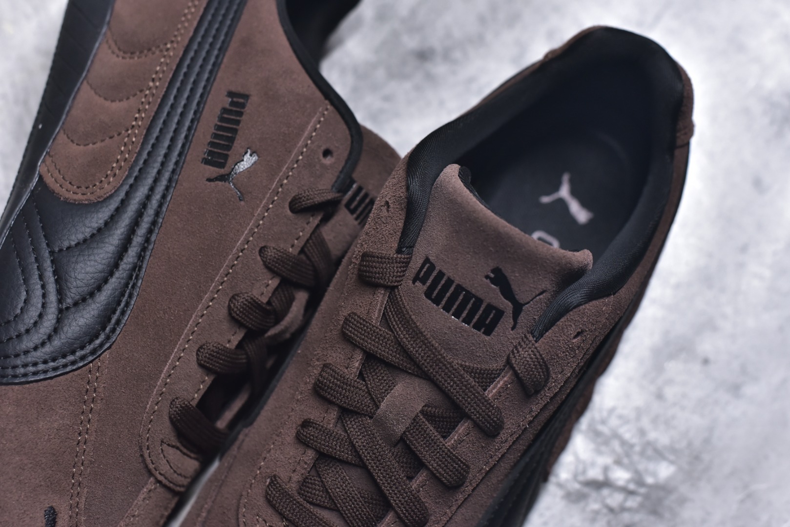 图片[9]-#Puma Speedcat OG Sparco 彪马罗马阿莫尔系列 复古运动休闲赛车跑鞋 棕黑 406329-82 市场第一梯队品质 版型 细节 烫金走线 完全碾压市场任意版本 欢迎对比🆚 工厂耗时3个月开发 原装档案原数据纸版楦型 采用固色翻毛皮鞋面材质(正确二次成型\’猛帮\’成型工艺🆚区别市面版本!!) 外置原数据开发轻量耐磨橡胶大底💪🏻 全球知名运动品牌PUMA宝马赛车系列 融合了宝马车队的标志性配色 以趣味十足又前卫复古的设计引领潮流 将赛道精神融入街头时尚 开启前卫竞速之旅 主打前卫复古风 Roma鞋款的鞋侧以复古的流线造型 缀以宝马经典Logo 巧妙吸睛 而Speedcat鞋款以亮眼三色条纹元素缀以舒适鞋面 赋予了独特的个性美学 演绎赛车的无尽能量 货号：406329-82 尺码：36-45-选品中心