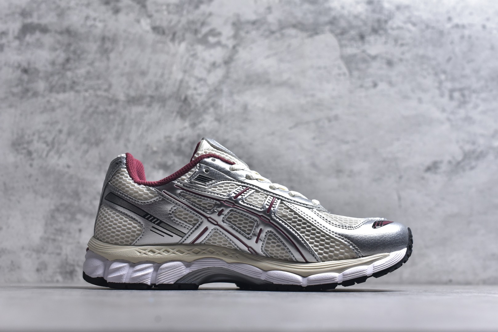 图片[3]-#亚瑟士 KITH x Asics Gel-Kayano 12.1 “Light Sage”运动舒适防滑透气 低帮跑步鞋 厚底增高老爹鞋 该款ASICS Kayano 12.1 x KITH联名款鞋面采用混合版本，集成了Kayano 12的鞋面和GelNimbus 17的缓震系统，鞋盒配有ASICS和KITH的标志，鞋带颜色多样，鞋底为黑色橡胶，鞋面设计有皮革元素，整体外观时尚精致，与早期运动鞋相比，该款更具特色。￼个人觉得今年 Asics 的鞋王就是它了。低饱和度的湖水绿自带高级感。米白色的做旧中底 复古氛围感十足 #晒晒你的百搭秋冬通勤鞋 #跑鞋刮起复古风 #复古赛道一双踏入#新复古回潮#双11到手不剁手 #双11装备秒到手 #鞋王争霸赛 #点缀我的秋季穿搭#潮流入秋攻略 #秋日少年感穿搭 #潮流尖子生#我最百搭的单品#硬控我的百搭好鞋#更新我的秋日鞋柜#穿这双鞋子走进秋天 货号： 1203A759-102 尺码：36-47-选品中心