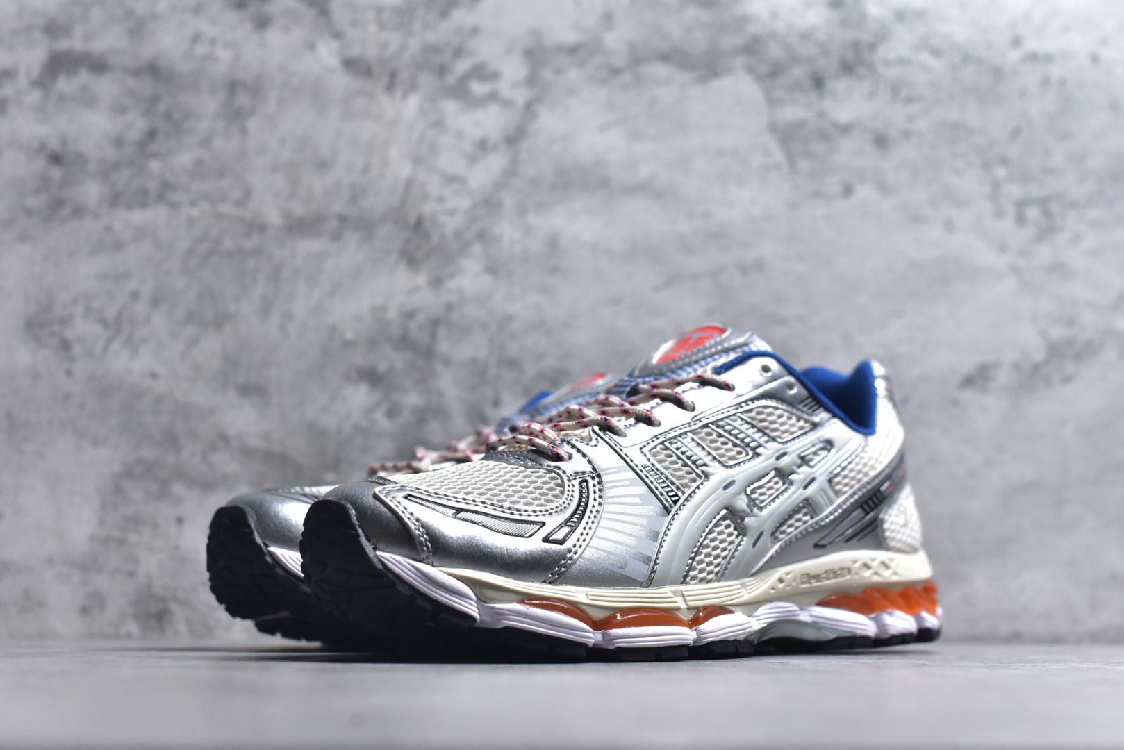 图片[2]-#亚瑟士 KITH x Asics Gel-Kayano 12.1 “Light Sage”运动舒适防滑透气 低帮跑步鞋 厚底增高老爹鞋 该款ASICS Kayano 12.1 x KITH联名款鞋面采用混合版本，集成了Kayano 12的鞋面和GelNimbus 17的缓震系统，鞋盒配有ASICS和KITH的标志，鞋带颜色多样，鞋底为黑色橡胶，鞋面设计有皮革元素，整体外观时尚精致，与早期运动鞋相比，该款更具特色。￼个人觉得今年 Asics 的鞋王就是它了。低饱和度的湖水绿自带高级感。米白色的做旧中底 复古氛围感十足 #晒晒你的百搭秋冬通勤鞋 #跑鞋刮起复古风 #复古赛道一双踏入#新复古回潮#双11到手不剁手 #双11装备秒到手 #鞋王争霸赛 #点缀我的秋季穿搭#潮流入秋攻略 #秋日少年感穿搭 #潮流尖子生#我最百搭的单品#硬控我的百搭好鞋#更新我的秋日鞋柜#穿这双鞋子走进秋天 货号： 1203A555-101 尺码：36-47-选品中心