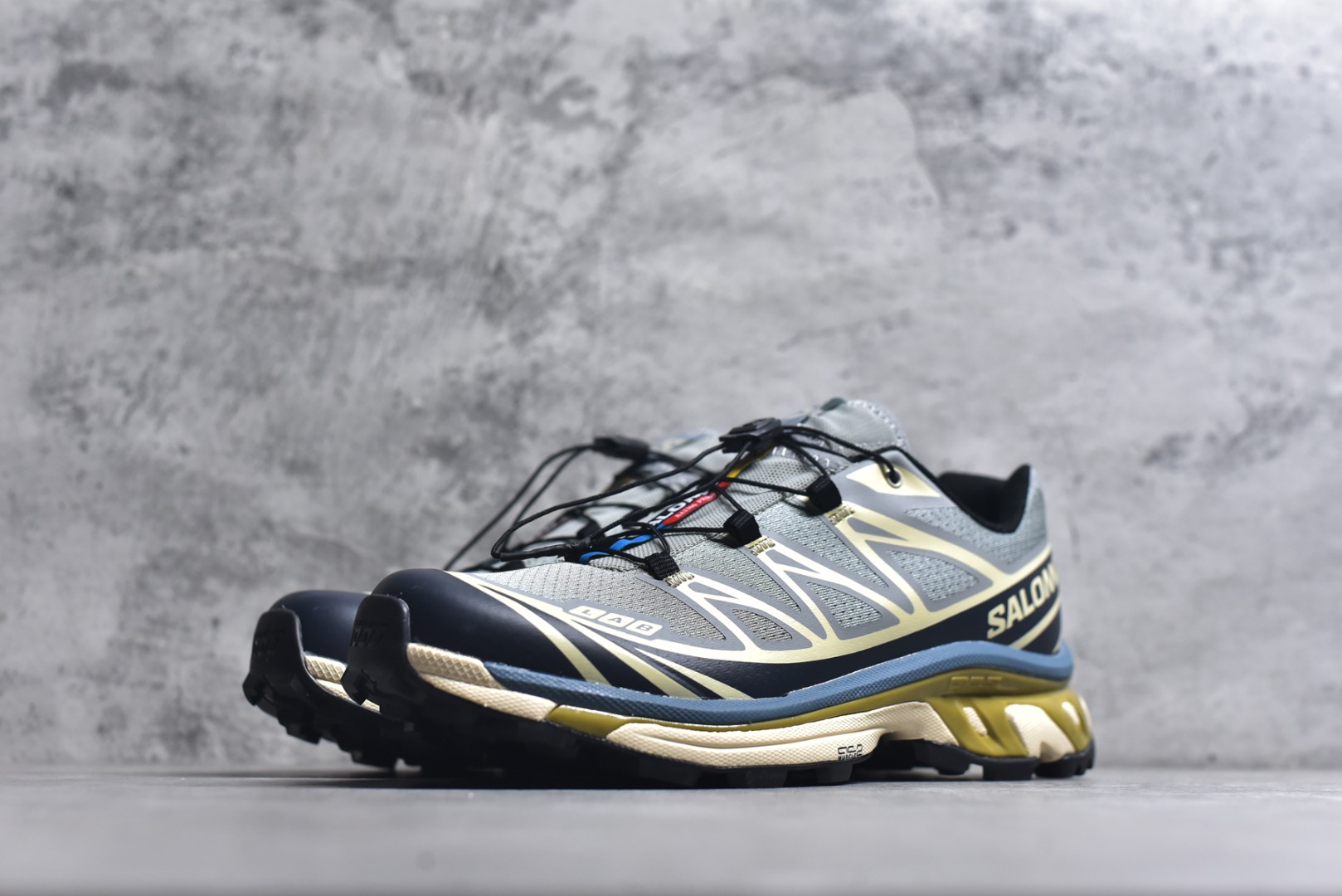 图片[2]-#Salomon XT-6 Expanse 一代 萨洛蒙复古潮流户外机能登山跑鞋 414551-28-V0 纯原外贸平台特供订单 耗时半年巨作 全套原纸板楦头开发 原厂特供网布配套加持 确保原汁原味 完美呈现版型 原档数据独家私模五层组合大底 原装Ortholite轻量化鞋垫 中底布带钢印编号 原厂TPU锁扣 进口港宝加持 后跟自然饱满 还原公司包裹性 鞋面以“锯齿”状的包裹系统呈现 在基色底之下加入了各种色点缀 将公司的最新技术和时尚前卫的造型融入耐用的长跑款式中 鞋面由 TPU 薄膜制成 并焊接在高耐磨网眼上 使其既时尚又坚固 由 ACS底盘支撑 可增强稳定性和支撑力 以及由橡胶凸耳 Contragrip外底覆盖的 EVA 缓冲中底 旨在应对崎岖的地形 鞋舌上的彩色Salomon 标签、Quicklace 系统以及鞋头、鞋舌和鞋跟上的附加品牌使细节更加完美 让穿着者可以轻松驾驭户外与通勤下的任何运动生活场景 无缝鞋身户外随意纵横 颜值与脚感兼备 出街通勤 绝对非常吸睛 你值得拥有 尺码：36 36.5 37.5 38 38.5 39 40 40.5 41 42 42.5 43 44 44.5 45-选品中心
