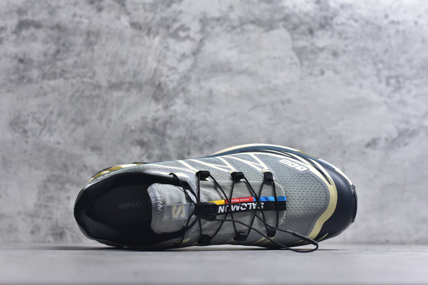 图片[4]-#Salomon XT-6 Expanse 一代 萨洛蒙复古潮流户外机能登山跑鞋 414551-28-V0 纯原外贸平台特供订单 耗时半年巨作 全套原纸板楦头开发 原厂特供网布配套加持 确保原汁原味 完美呈现版型 原档数据独家私模五层组合大底 原装Ortholite轻量化鞋垫 中底布带钢印编号 原厂TPU锁扣 进口港宝加持 后跟自然饱满 还原公司包裹性 鞋面以“锯齿”状的包裹系统呈现 在基色底之下加入了各种色点缀 将公司的最新技术和时尚前卫的造型融入耐用的长跑款式中 鞋面由 TPU 薄膜制成 并焊接在高耐磨网眼上 使其既时尚又坚固 由 ACS底盘支撑 可增强稳定性和支撑力 以及由橡胶凸耳 Contragrip外底覆盖的 EVA 缓冲中底 旨在应对崎岖的地形 鞋舌上的彩色Salomon 标签、Quicklace 系统以及鞋头、鞋舌和鞋跟上的附加品牌使细节更加完美 让穿着者可以轻松驾驭户外与通勤下的任何运动生活场景 无缝鞋身户外随意纵横 颜值与脚感兼备 出街通勤 绝对非常吸睛 你值得拥有 尺码：36 36.5 37.5 38 38.5 39 40 40.5 41 42 42.5 43 44 44.5 45-选品中心