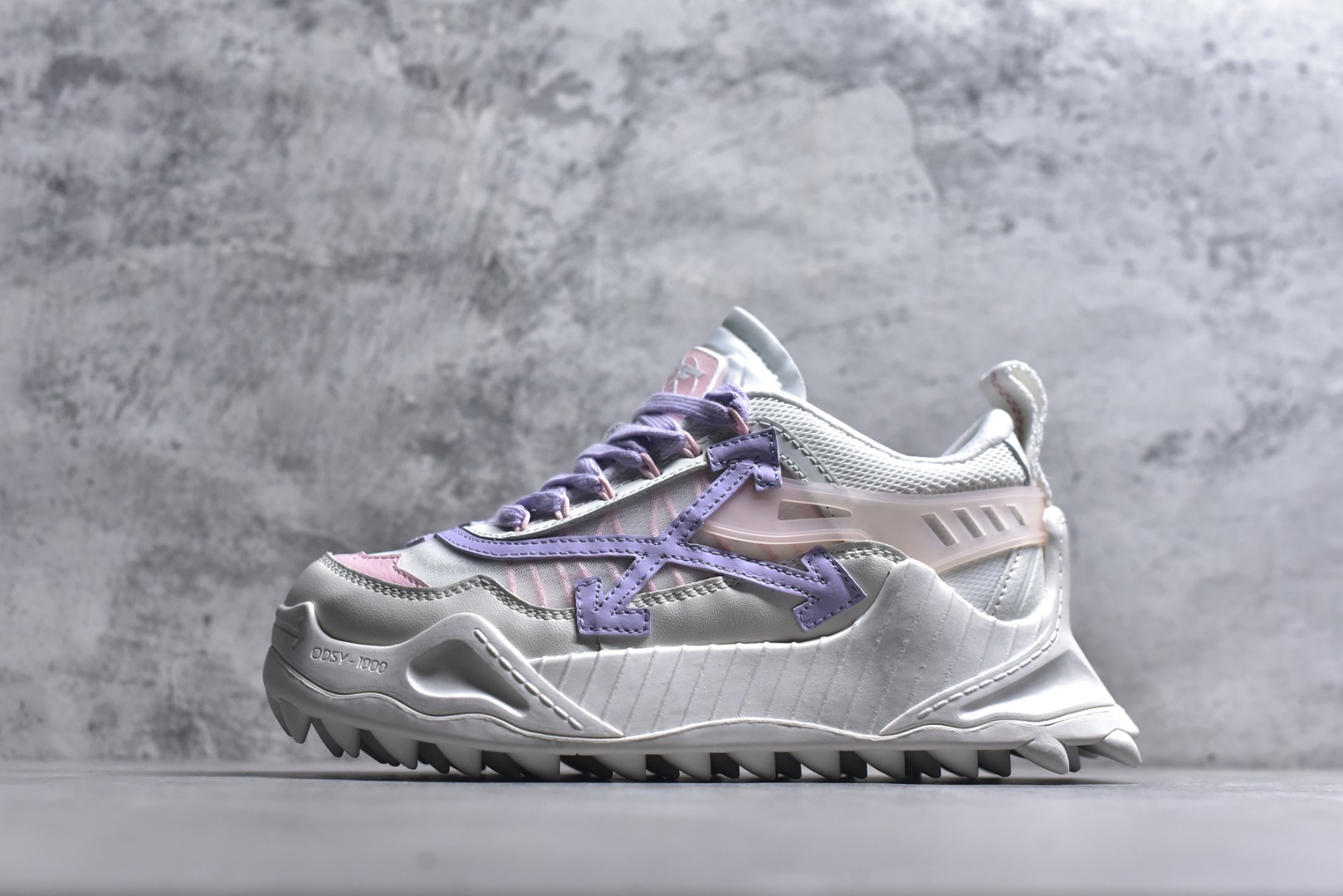 #KX OFF-WHITE ODSY OW皮革缓震休闲运动鞋 春夏走秀款球鞋 所有配件均通过定做出产正品裁片 原版比例大箭头定制网眼布双拼牛皮进口机器针车 数控针距精准做工不输大牌里层为高密度透气网眼布/垫脚羊皮私模重工抓地橡胶底 后跟坡度最贴切原版鞋型脱模 厚底约4CM 原盒包装配 TPU大底 尺码：36 37 38 39 40 41 42 43 44 45 46 47-选品中心