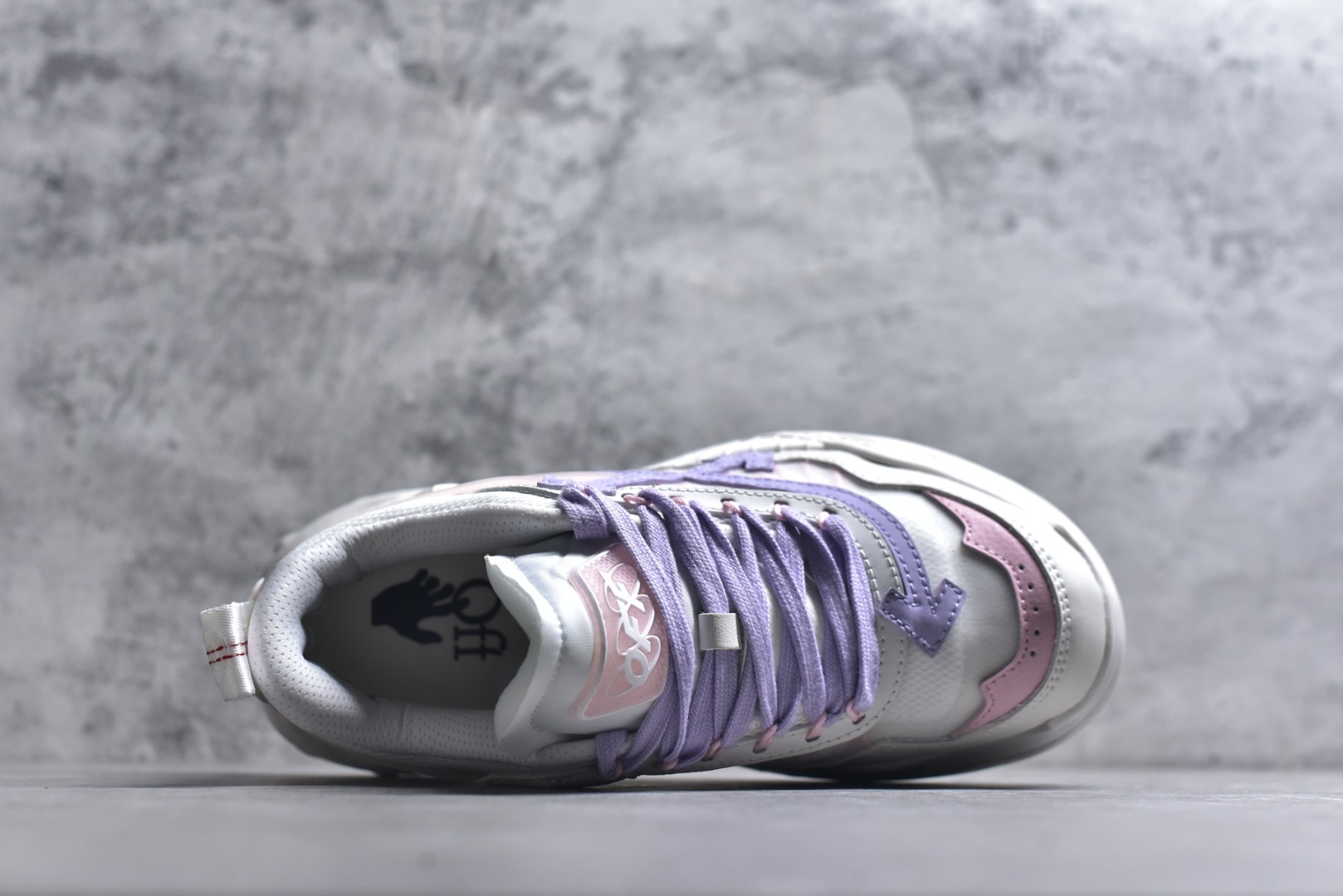 图片[4]-#KX OFF-WHITE ODSY OW皮革缓震休闲运动鞋 春夏走秀款球鞋 所有配件均通过定做出产正品裁片 原版比例大箭头定制网眼布双拼牛皮进口机器针车 数控针距精准做工不输大牌里层为高密度透气网眼布/垫脚羊皮私模重工抓地橡胶底 后跟坡度最贴切原版鞋型脱模 厚底约4CM 原盒包装配 TPU大底 尺码：36 37 38 39 40 41 42 43 44 45 46 47-选品中心