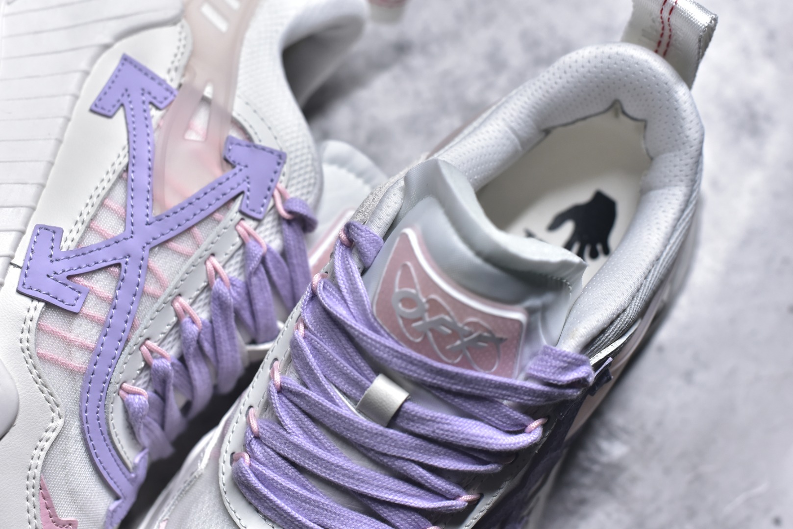 图片[9]-#KX OFF-WHITE ODSY OW皮革缓震休闲运动鞋 春夏走秀款球鞋 所有配件均通过定做出产正品裁片 原版比例大箭头定制网眼布双拼牛皮进口机器针车 数控针距精准做工不输大牌里层为高密度透气网眼布/垫脚羊皮私模重工抓地橡胶底 后跟坡度最贴切原版鞋型脱模 厚底约4CM 原盒包装配 TPU大底 尺码：36 37 38 39 40 41 42 43 44 45 46 47-选品中心