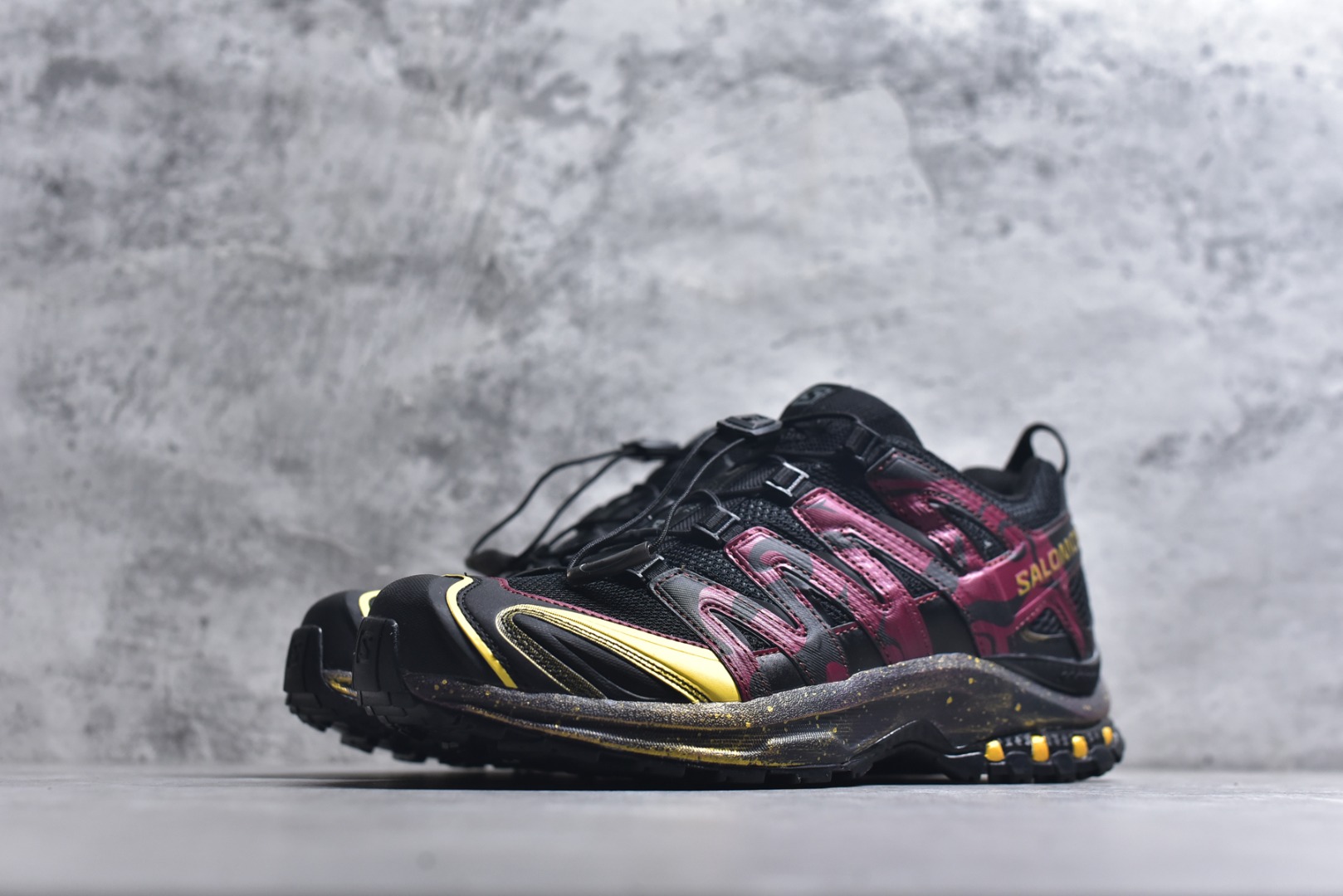 图片[2]-#SALOMON XA Pro 3D 马年限定定制款 393322 萨洛蒙潮流越野机能户外功能鞋 纯原外贸平台特供订单 耗时半年巨作 全套原纸板楦头开发 原厂特供网布配套加持 确保原汁原味 完美呈现版型 原档数据独家私模五层组合大底 男女鞋同步官方开发 原装Ortholite轻量化鞋垫 中底布带钢印编号 原厂TPU锁扣 进口港宝加持 后跟自然饱满 还原公司包裹性 鞋面采用SENSIFT贴合技术 全方位贴合包裹脚型 鞋跟部鞋底牵引设计 提供强大的抓地性能 更适应野外崎岖不平的道路 其3D ADVANCED CHASSIS底盘 材料轻量大化 钉齿设计更具稳定性 防护性 鞋底易磨损区运用CONTAGRIP高耐磨材料 应对城市硬质路面长距离跑考验 尺码：36 36.5 37.5 38 38.5 39 40 40.5 41 42 42.5 43 44 44.5 45-选品中心