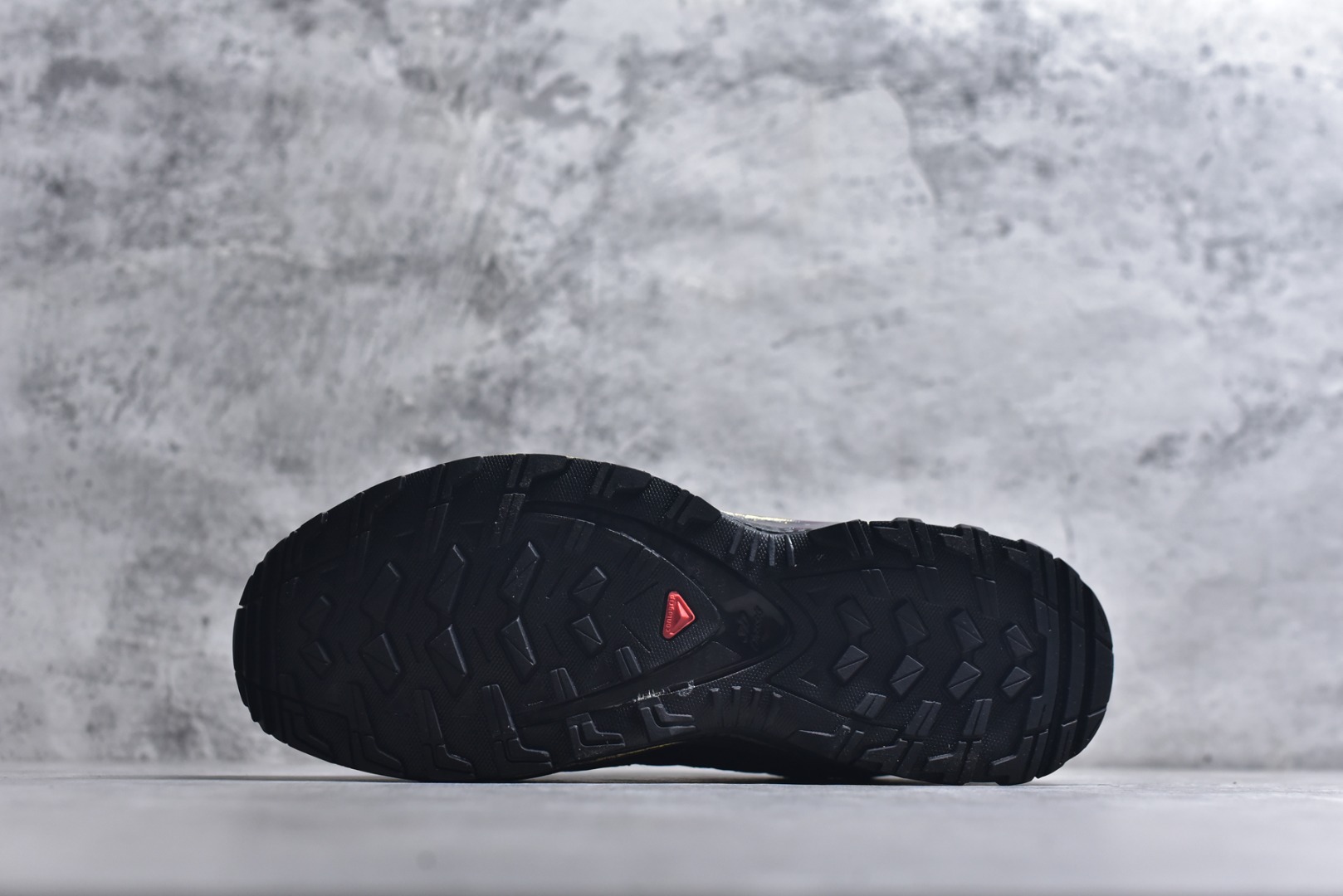 图片[6]-#SALOMON XA Pro 3D 马年限定定制款 393322 萨洛蒙潮流越野机能户外功能鞋 纯原外贸平台特供订单 耗时半年巨作 全套原纸板楦头开发 原厂特供网布配套加持 确保原汁原味 完美呈现版型 原档数据独家私模五层组合大底 男女鞋同步官方开发 原装Ortholite轻量化鞋垫 中底布带钢印编号 原厂TPU锁扣 进口港宝加持 后跟自然饱满 还原公司包裹性 鞋面采用SENSIFT贴合技术 全方位贴合包裹脚型 鞋跟部鞋底牵引设计 提供强大的抓地性能 更适应野外崎岖不平的道路 其3D ADVANCED CHASSIS底盘 材料轻量大化 钉齿设计更具稳定性 防护性 鞋底易磨损区运用CONTAGRIP高耐磨材料 应对城市硬质路面长距离跑考验 尺码：36 36.5 37.5 38 38.5 39 40 40.5 41 42 42.5 43 44 44.5 45-选品中心