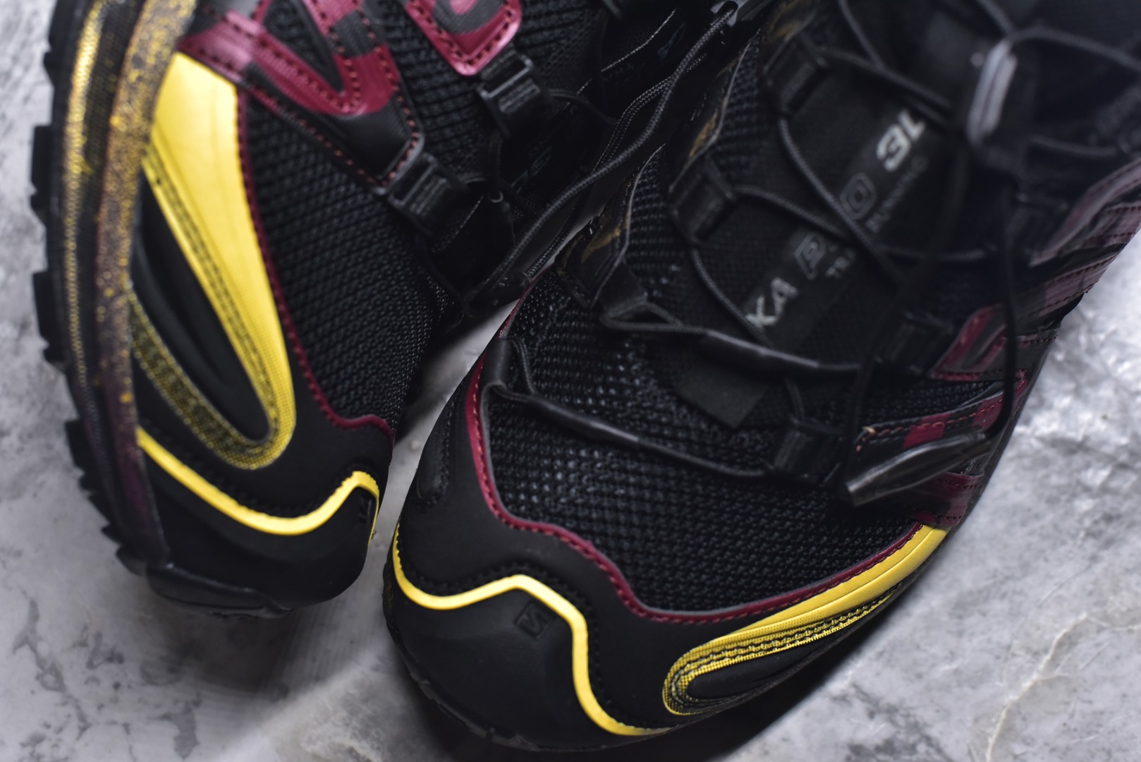 图片[8]-#SALOMON XA Pro 3D 马年限定定制款 393322 萨洛蒙潮流越野机能户外功能鞋 纯原外贸平台特供订单 耗时半年巨作 全套原纸板楦头开发 原厂特供网布配套加持 确保原汁原味 完美呈现版型 原档数据独家私模五层组合大底 男女鞋同步官方开发 原装Ortholite轻量化鞋垫 中底布带钢印编号 原厂TPU锁扣 进口港宝加持 后跟自然饱满 还原公司包裹性 鞋面采用SENSIFT贴合技术 全方位贴合包裹脚型 鞋跟部鞋底牵引设计 提供强大的抓地性能 更适应野外崎岖不平的道路 其3D ADVANCED CHASSIS底盘 材料轻量大化 钉齿设计更具稳定性 防护性 鞋底易磨损区运用CONTAGRIP高耐磨材料 应对城市硬质路面长距离跑考验 尺码：36 36.5 37.5 38 38.5 39 40 40.5 41 42 42.5 43 44 44.5 45-选品中心