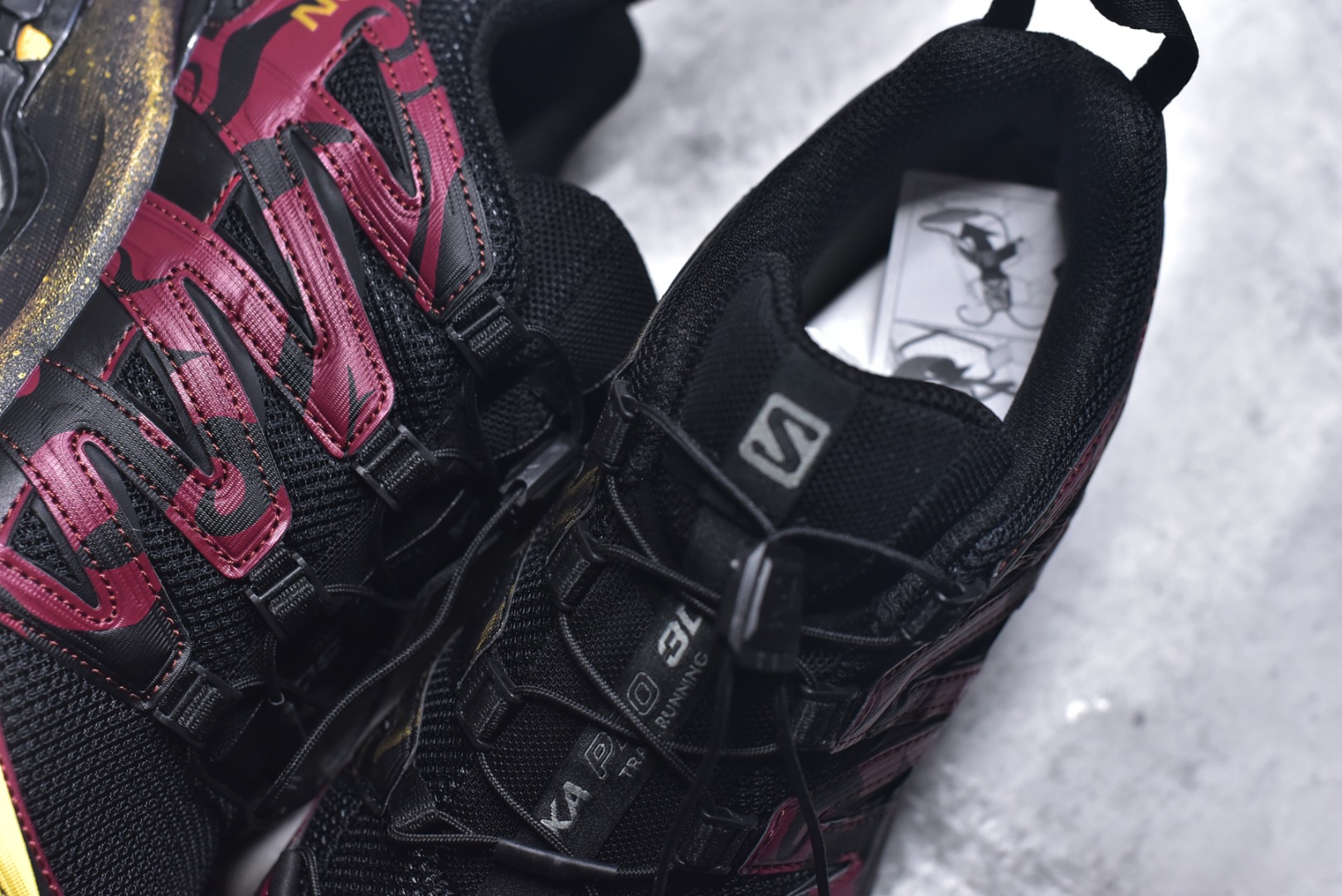 图片[9]-#SALOMON XA Pro 3D 马年限定定制款 393322 萨洛蒙潮流越野机能户外功能鞋 纯原外贸平台特供订单 耗时半年巨作 全套原纸板楦头开发 原厂特供网布配套加持 确保原汁原味 完美呈现版型 原档数据独家私模五层组合大底 男女鞋同步官方开发 原装Ortholite轻量化鞋垫 中底布带钢印编号 原厂TPU锁扣 进口港宝加持 后跟自然饱满 还原公司包裹性 鞋面采用SENSIFT贴合技术 全方位贴合包裹脚型 鞋跟部鞋底牵引设计 提供强大的抓地性能 更适应野外崎岖不平的道路 其3D ADVANCED CHASSIS底盘 材料轻量大化 钉齿设计更具稳定性 防护性 鞋底易磨损区运用CONTAGRIP高耐磨材料 应对城市硬质路面长距离跑考验 尺码：36 36.5 37.5 38 38.5 39 40 40.5 41 42 42.5 43 44 44.5 45-选品中心