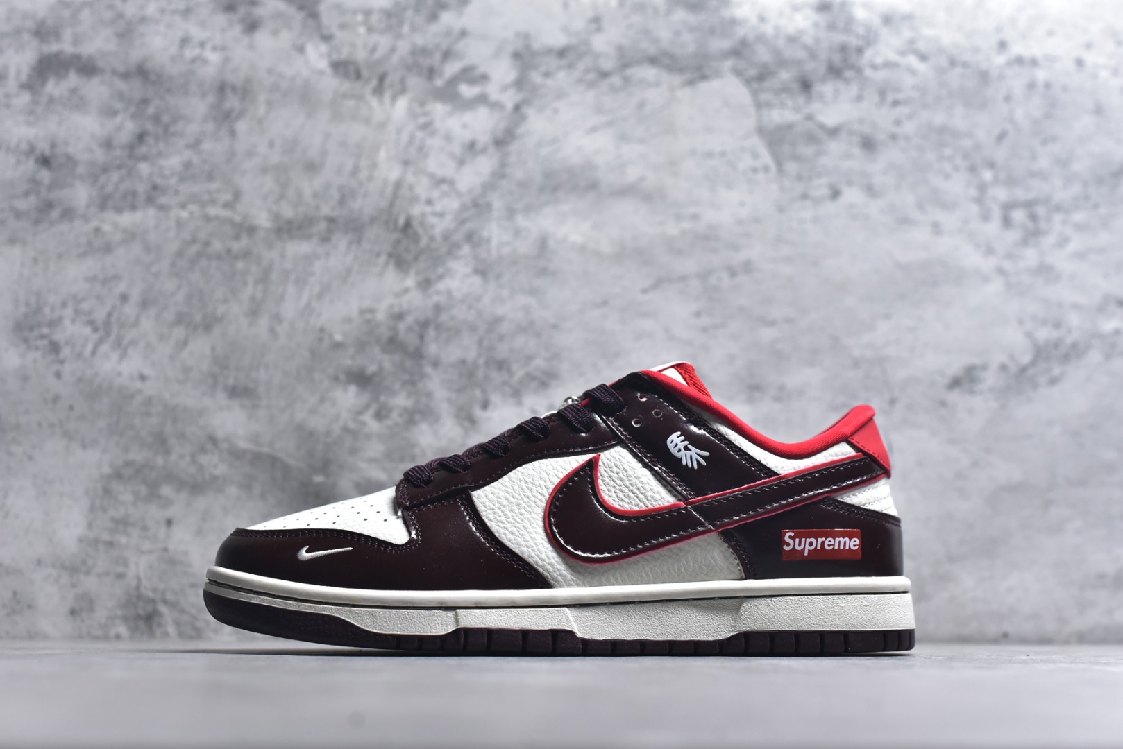 #Nike SB Dunk Low“马年限定——鸿运米棕” 高端私人定制 低帮休闲板鞋 定制鞋盒 大厂纯原品质出货 超高清洁度 皮料切割干净无任何毛边 细节完美 货号：NH0601-480 尺码：36 36.5 37.5 38 38.5 39 40 40.5 41 42 42.5 43 44 44.5 45-选品中心
