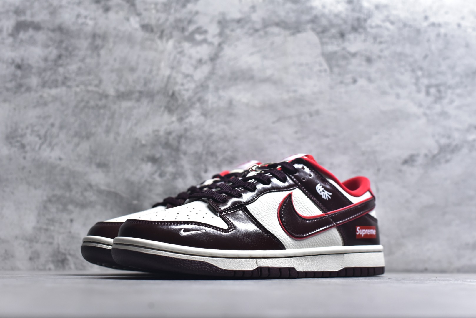 图片[2]-#Nike SB Dunk Low“马年限定——鸿运米棕” 高端私人定制 低帮休闲板鞋 定制鞋盒 大厂纯原品质出货 超高清洁度 皮料切割干净无任何毛边 细节完美 货号：NH0601-480 尺码：36 36.5 37.5 38 38.5 39 40 40.5 41 42 42.5 43 44 44.5 45-选品中心