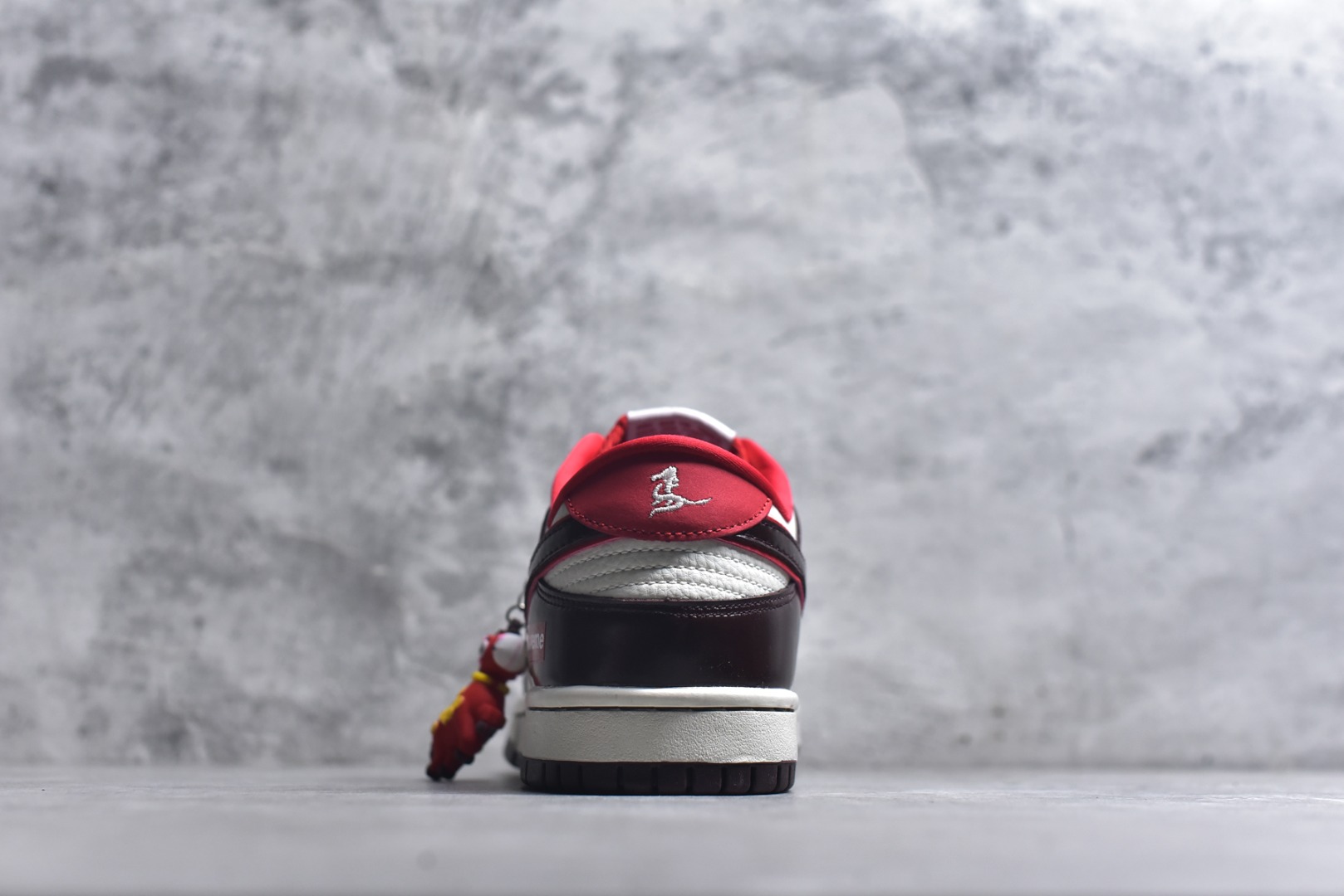 图片[5]-#Nike SB Dunk Low“马年限定——鸿运米棕” 高端私人定制 低帮休闲板鞋 定制鞋盒 大厂纯原品质出货 超高清洁度 皮料切割干净无任何毛边 细节完美 货号：NH0601-480 尺码：36 36.5 37.5 38 38.5 39 40 40.5 41 42 42.5 43 44 44.5 45-选品中心