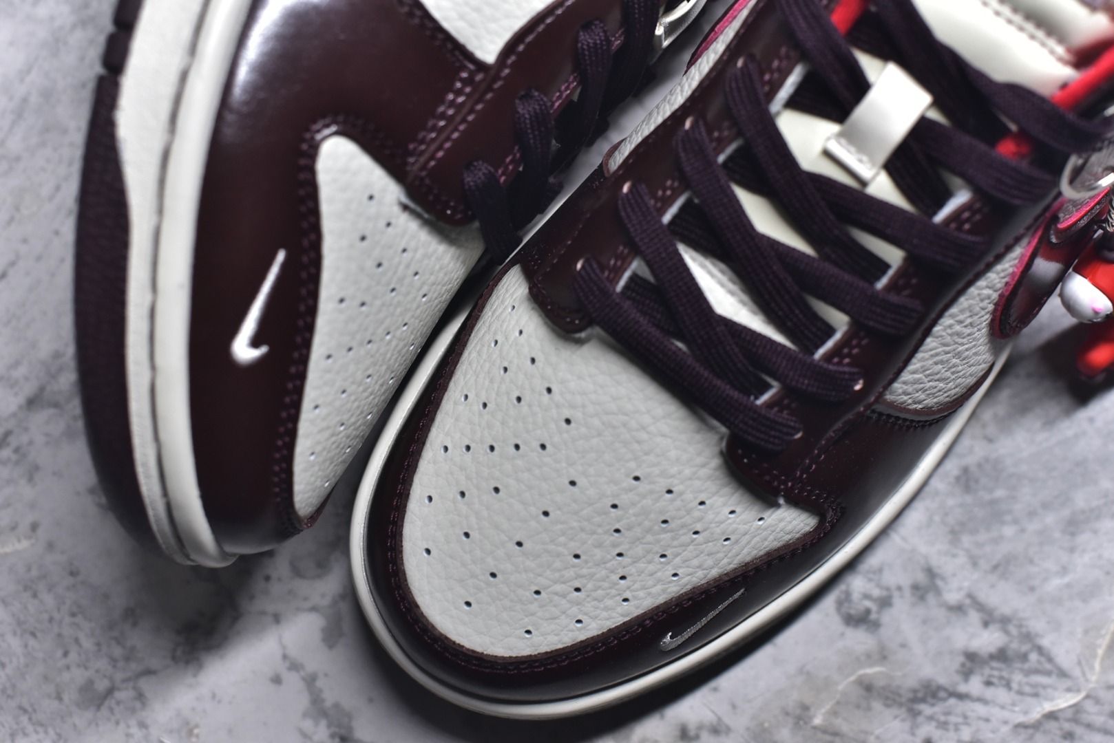 图片[8]-#Nike SB Dunk Low“马年限定——鸿运米棕” 高端私人定制 低帮休闲板鞋 定制鞋盒 大厂纯原品质出货 超高清洁度 皮料切割干净无任何毛边 细节完美 货号：NH0601-480 尺码：36 36.5 37.5 38 38.5 39 40 40.5 41 42 42.5 43 44 44.5 45-选品中心