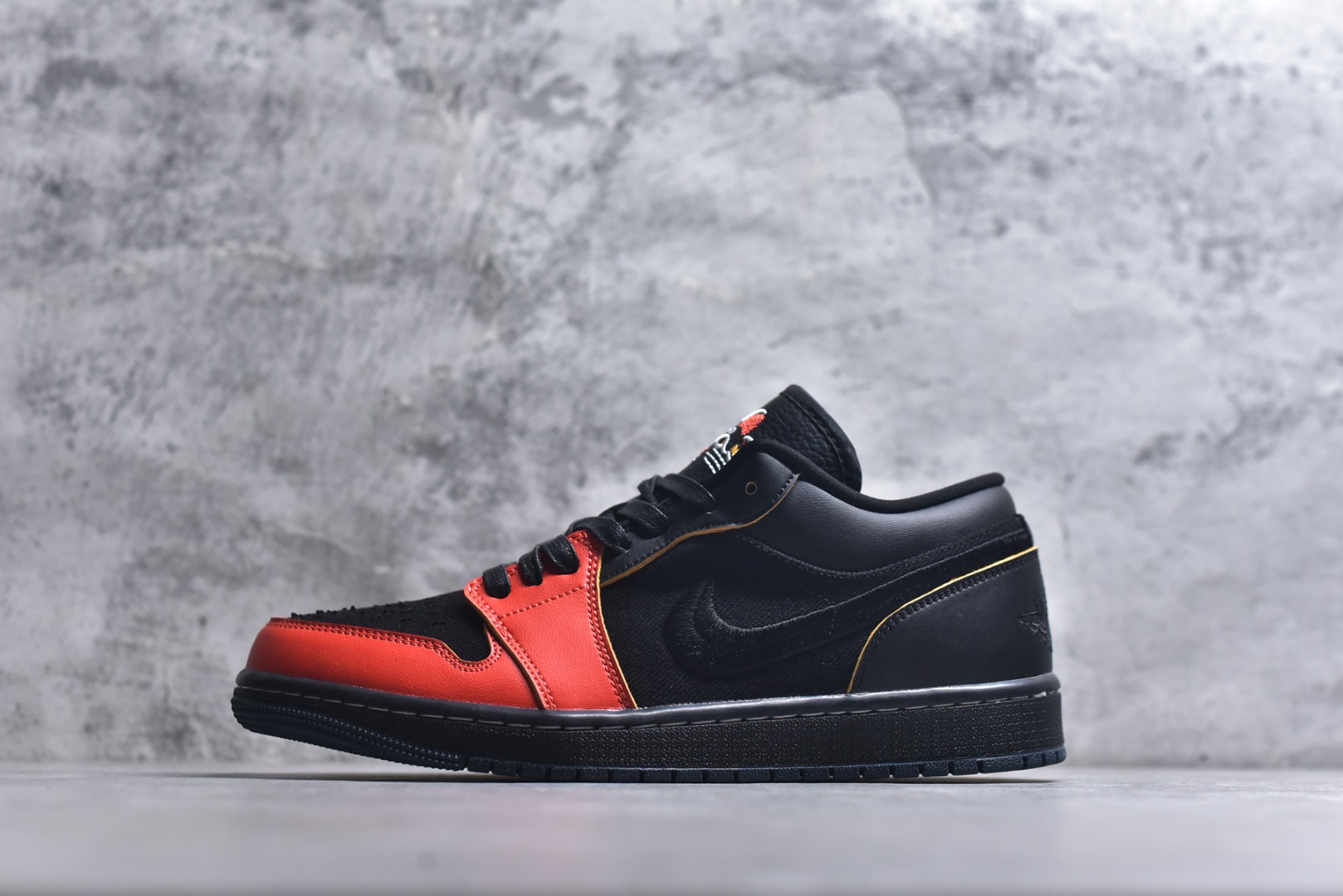 #Air Jordan AJ1 Low 低帮 IQ3460-010 全新流水线出品 市场第二梯队最强版 全部原鞋开发 原楦原纸板开发 全鞋电脑针车 原厂内置全掌气垫 原盒内在原标 唯一Zp原版鞋带绑法 免检产品 全新2022版型 全头层皮料 完美零毛边处理 原厂配置全掌气垫 价格定位良心 新配色陆续出货 尺码：36-46-选品中心