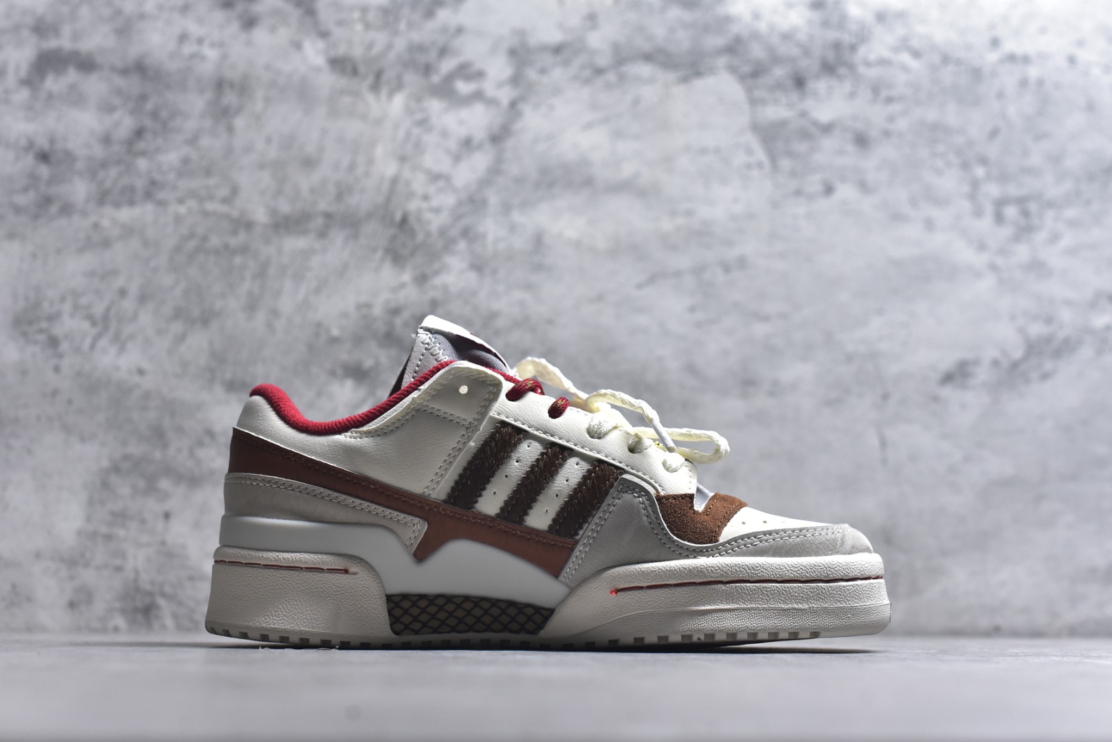 图片[3]-#Ad Forum 84 Low KJ8751 马年限定 人气单品 经典复古篮球鞋 专柜同步 原鞋开发 版型正确 原底原料 重资打造 细节无敌 清洁度完美 诠释最高工艺 尺码：36 36.5 37 38 38.5 39 40 40.5 41 42 42.5 43 44 44.5 45\”},\”commodity\”：{\”fillPriceWithItemNamePrice\”：false,\”forwardTime\”：\”-选品中心