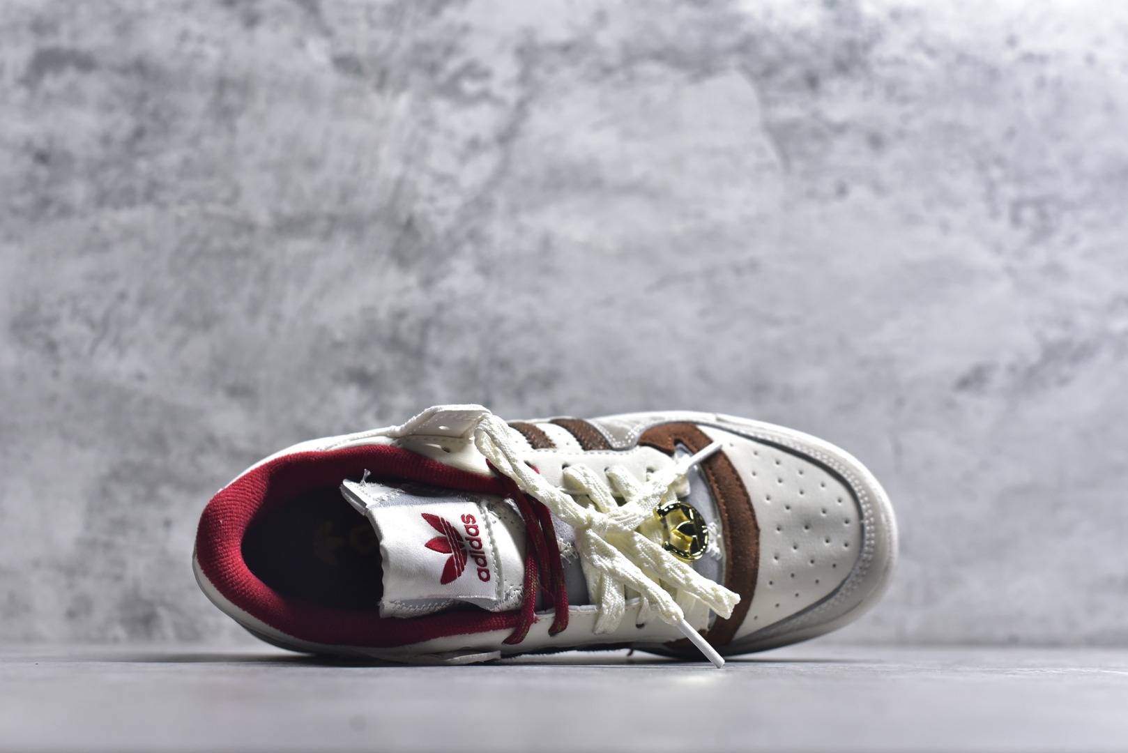 图片[4]-#Ad Forum 84 Low KJ8751 马年限定 人气单品 经典复古篮球鞋 专柜同步 原鞋开发 版型正确 原底原料 重资打造 细节无敌 清洁度完美 诠释最高工艺 尺码：36 36.5 37 38 38.5 39 40 40.5 41 42 42.5 43 44 44.5 45\”},\”commodity\”：{\”fillPriceWithItemNamePrice\”：false,\”forwardTime\”：\”-选品中心