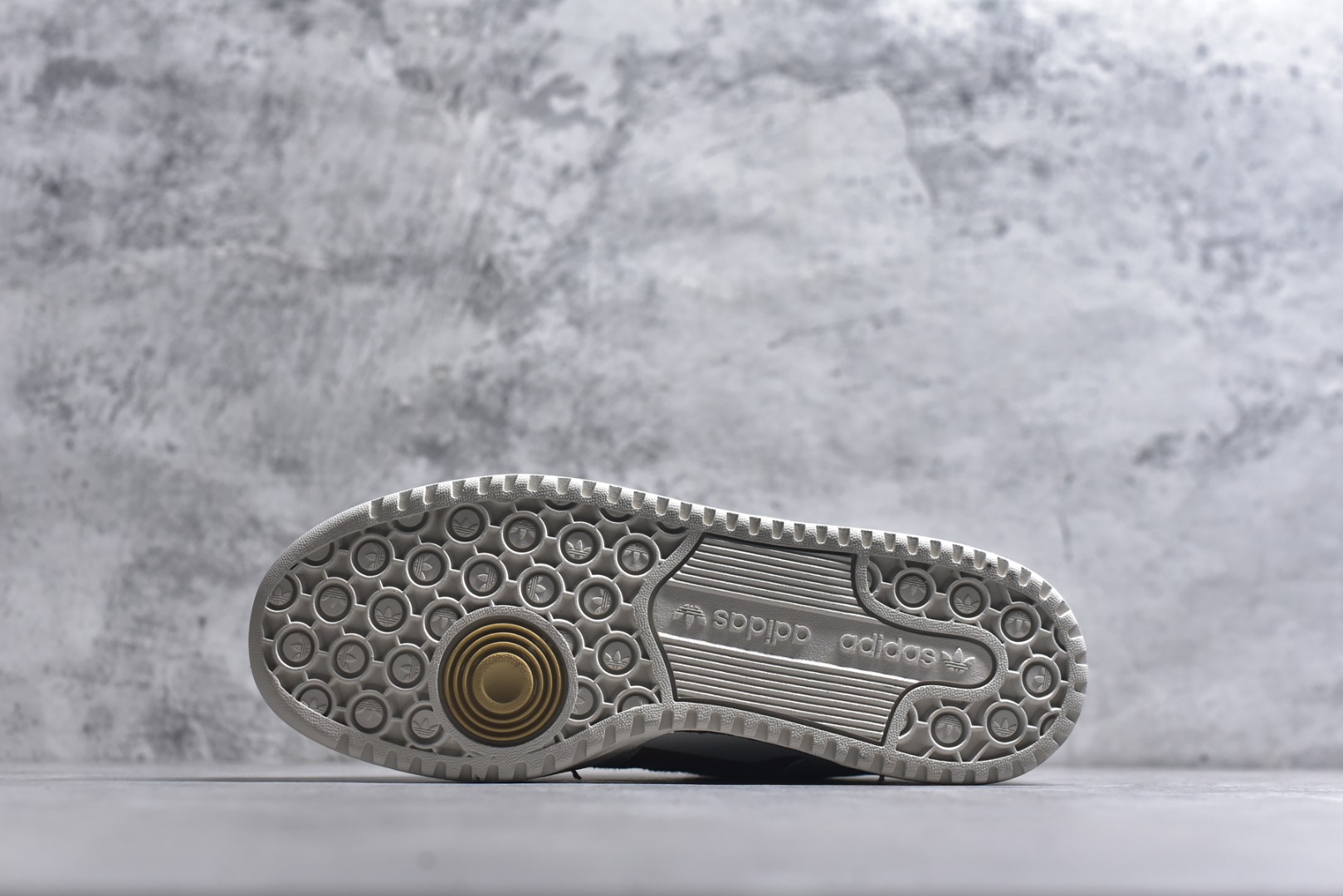 图片[6]-#Ad Forum 84 Low KJ8751 马年限定 人气单品 经典复古篮球鞋 专柜同步 原鞋开发 版型正确 原底原料 重资打造 细节无敌 清洁度完美 诠释最高工艺 尺码：36 36.5 37 38 38.5 39 40 40.5 41 42 42.5 43 44 44.5 45\”},\”commodity\”：{\”fillPriceWithItemNamePrice\”：false,\”forwardTime\”：\”-选品中心