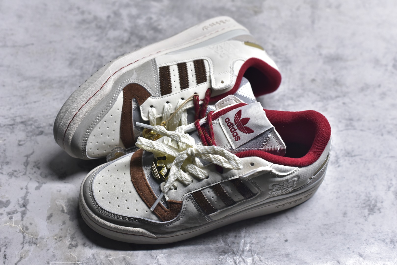 图片[7]-#Ad Forum 84 Low KJ8751 马年限定 人气单品 经典复古篮球鞋 专柜同步 原鞋开发 版型正确 原底原料 重资打造 细节无敌 清洁度完美 诠释最高工艺 尺码：36 36.5 37 38 38.5 39 40 40.5 41 42 42.5 43 44 44.5 45\”},\”commodity\”：{\”fillPriceWithItemNamePrice\”：false,\”forwardTime\”：\”-选品中心