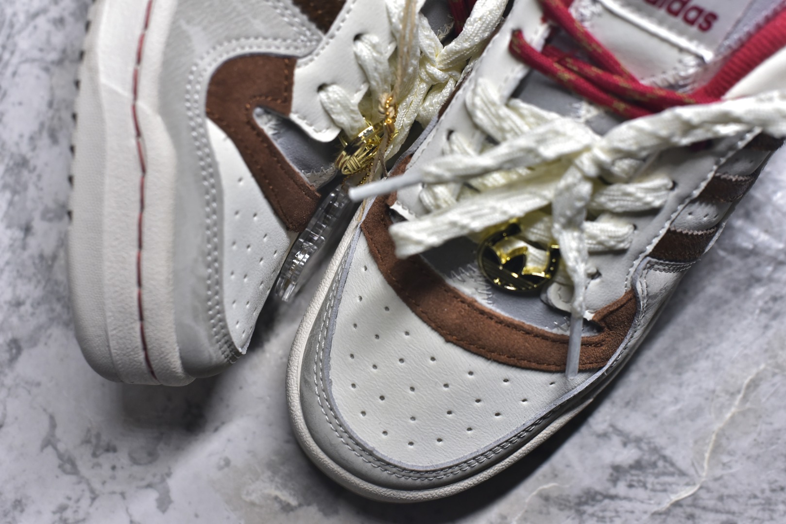 图片[8]-#Ad Forum 84 Low KJ8751 马年限定 人气单品 经典复古篮球鞋 专柜同步 原鞋开发 版型正确 原底原料 重资打造 细节无敌 清洁度完美 诠释最高工艺 尺码：36 36.5 37 38 38.5 39 40 40.5 41 42 42.5 43 44 44.5 45\”},\”commodity\”：{\”fillPriceWithItemNamePrice\”：false,\”forwardTime\”：\”-选品中心