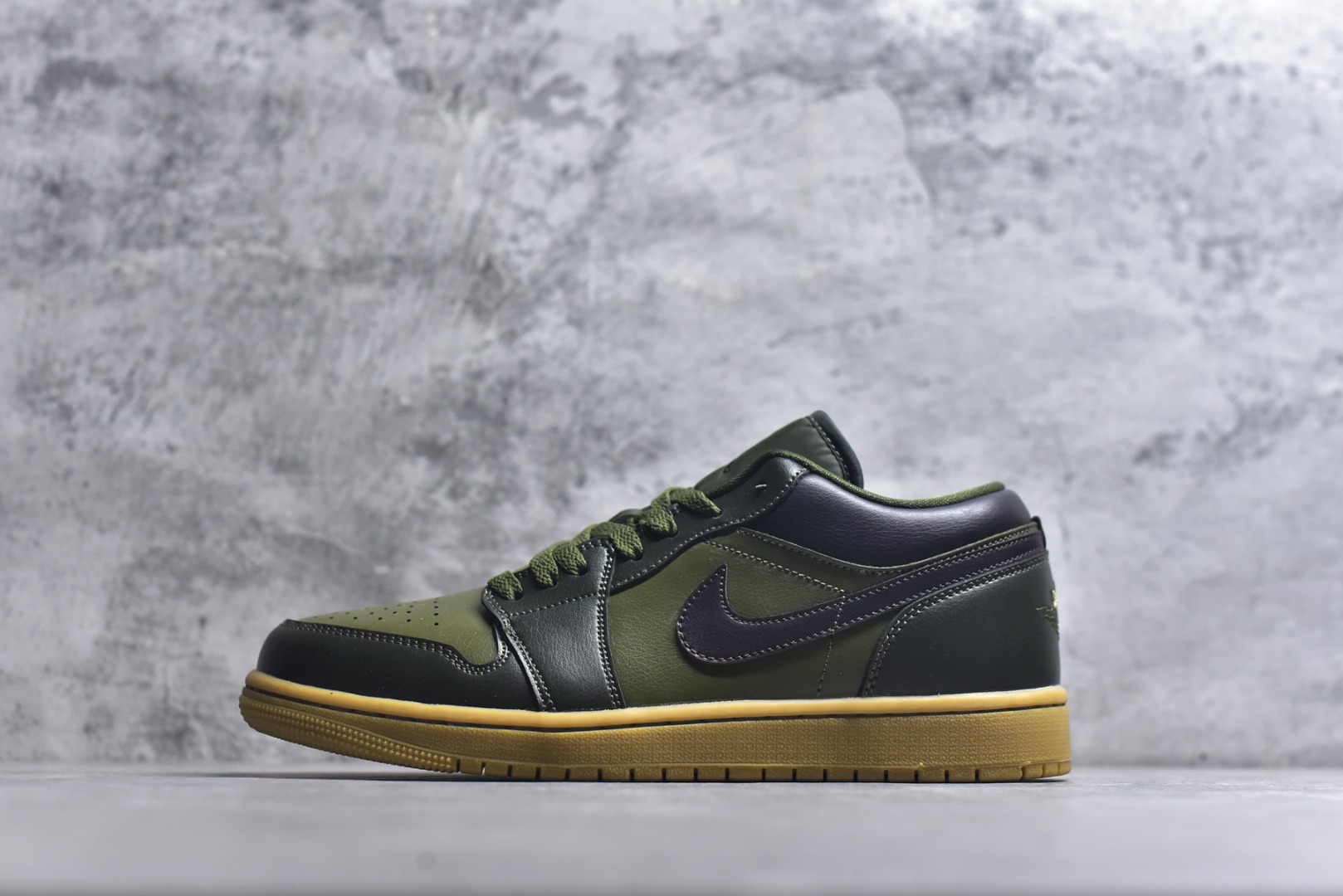 #Air Jordan AJ1 Low 低帮 IR0840-325 全新流水线出品 市场第二梯队最强版 全部原鞋开发 原楦原纸板开发 全鞋电脑针车 原厂内置全掌气垫 原盒内在原标 唯一Zp原版鞋带绑法 免检产品 全新2022版型 全头层皮料 完美零毛边处理 原厂配置全掌气垫 价格定位良心 新配色陆续出货 尺码：40-46-选品中心