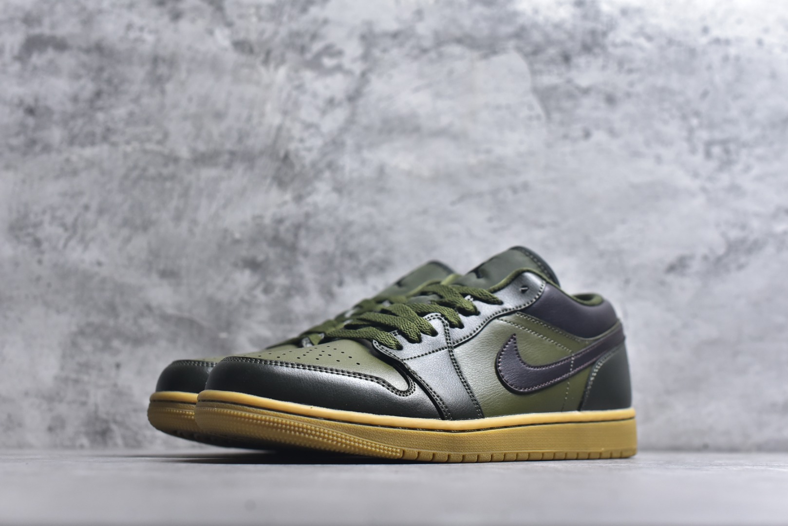 图片[2]-#Air Jordan AJ1 Low 低帮 IR0840-325 全新流水线出品 市场第二梯队最强版 全部原鞋开发 原楦原纸板开发 全鞋电脑针车 原厂内置全掌气垫 原盒内在原标 唯一Zp原版鞋带绑法 免检产品 全新2022版型 全头层皮料 完美零毛边处理 原厂配置全掌气垫 价格定位良心 新配色陆续出货 尺码：40-46-选品中心