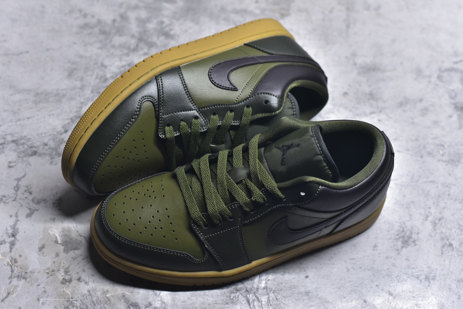 图片[7]-#Air Jordan AJ1 Low 低帮 IR0840-325 全新流水线出品 市场第二梯队最强版 全部原鞋开发 原楦原纸板开发 全鞋电脑针车 原厂内置全掌气垫 原盒内在原标 唯一Zp原版鞋带绑法 免检产品 全新2022版型 全头层皮料 完美零毛边处理 原厂配置全掌气垫 价格定位良心 新配色陆续出货 尺码：40-46-选品中心