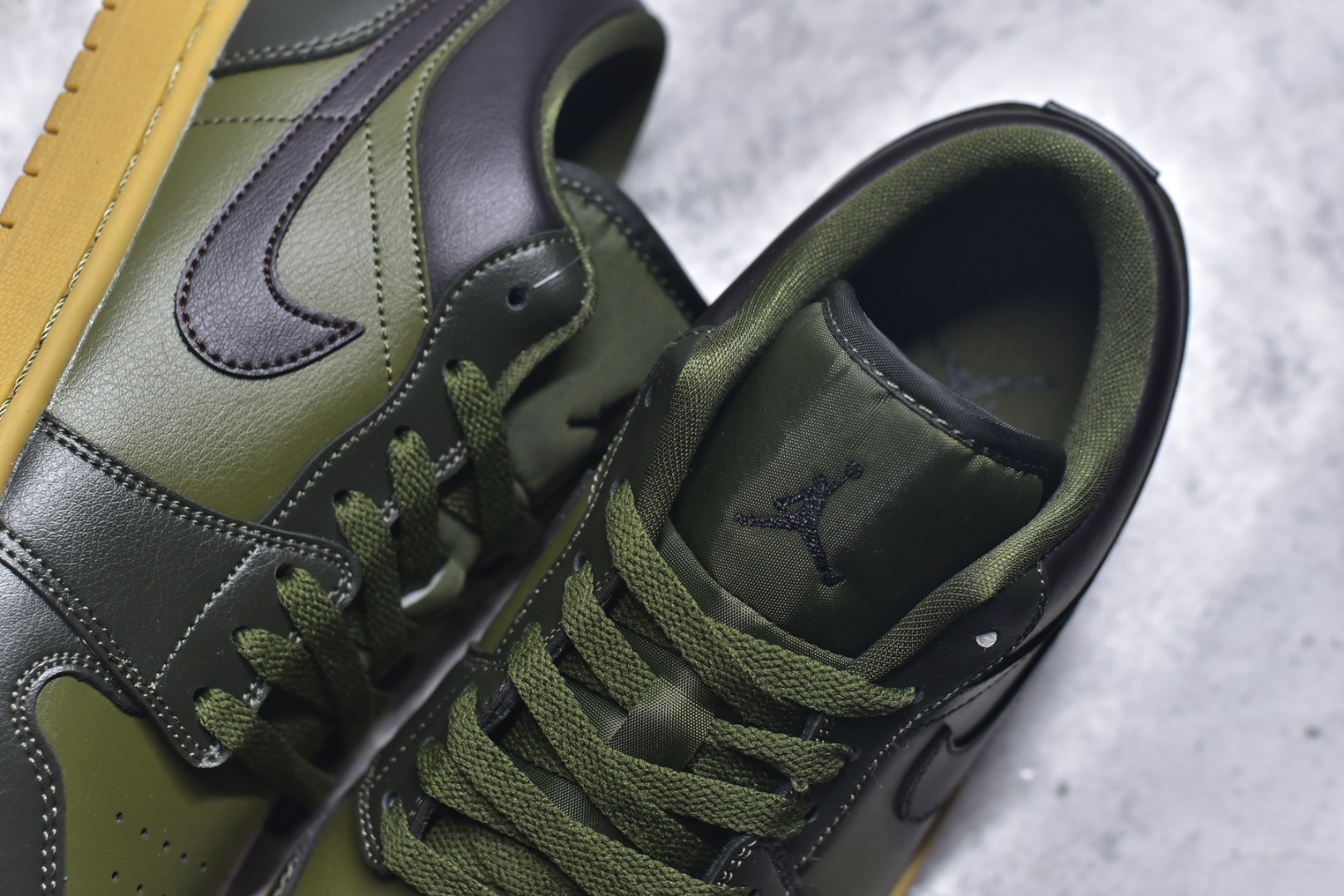 图片[9]-#Air Jordan AJ1 Low 低帮 IR0840-325 全新流水线出品 市场第二梯队最强版 全部原鞋开发 原楦原纸板开发 全鞋电脑针车 原厂内置全掌气垫 原盒内在原标 唯一Zp原版鞋带绑法 免检产品 全新2022版型 全头层皮料 完美零毛边处理 原厂配置全掌气垫 价格定位良心 新配色陆续出货 尺码：40-46-选品中心