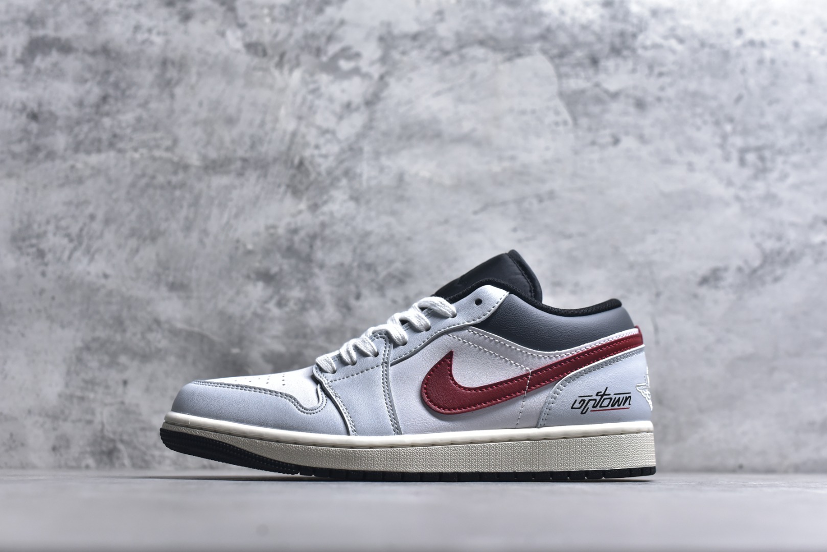 #Air Jordan AJ1 Low 低帮 553558-081 全新流水线出品 市场第二梯队最强版 全部原鞋开发 原楦原纸板开发 全鞋电脑针车 原厂内置全掌气垫 原盒内在原标 唯一Zp原版鞋带绑法 免检产品 全新2022版型 全头层皮料 完美零毛边处理 原厂配置全掌气垫 价格定位良心 新配色陆续出货 尺码：40-46-选品中心