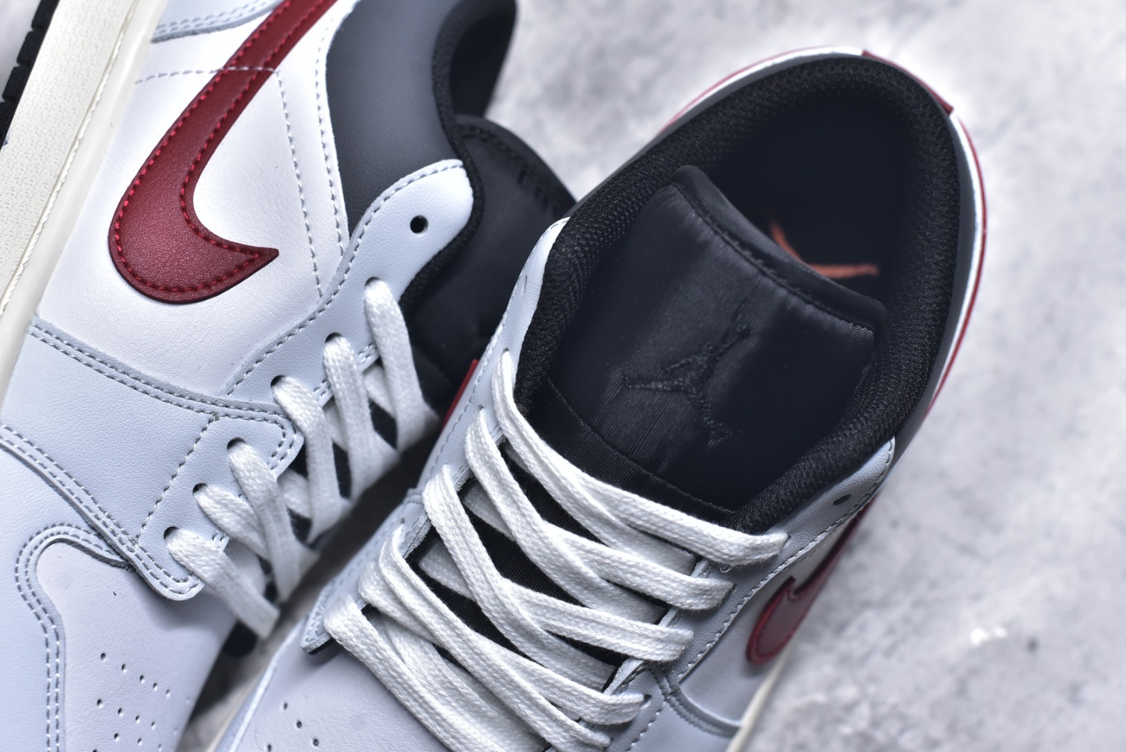 图片[9]-#Air Jordan AJ1 Low 低帮 553558-081 全新流水线出品 市场第二梯队最强版 全部原鞋开发 原楦原纸板开发 全鞋电脑针车 原厂内置全掌气垫 原盒内在原标 唯一Zp原版鞋带绑法 免检产品 全新2022版型 全头层皮料 完美零毛边处理 原厂配置全掌气垫 价格定位良心 新配色陆续出货 尺码：40-46-选品中心