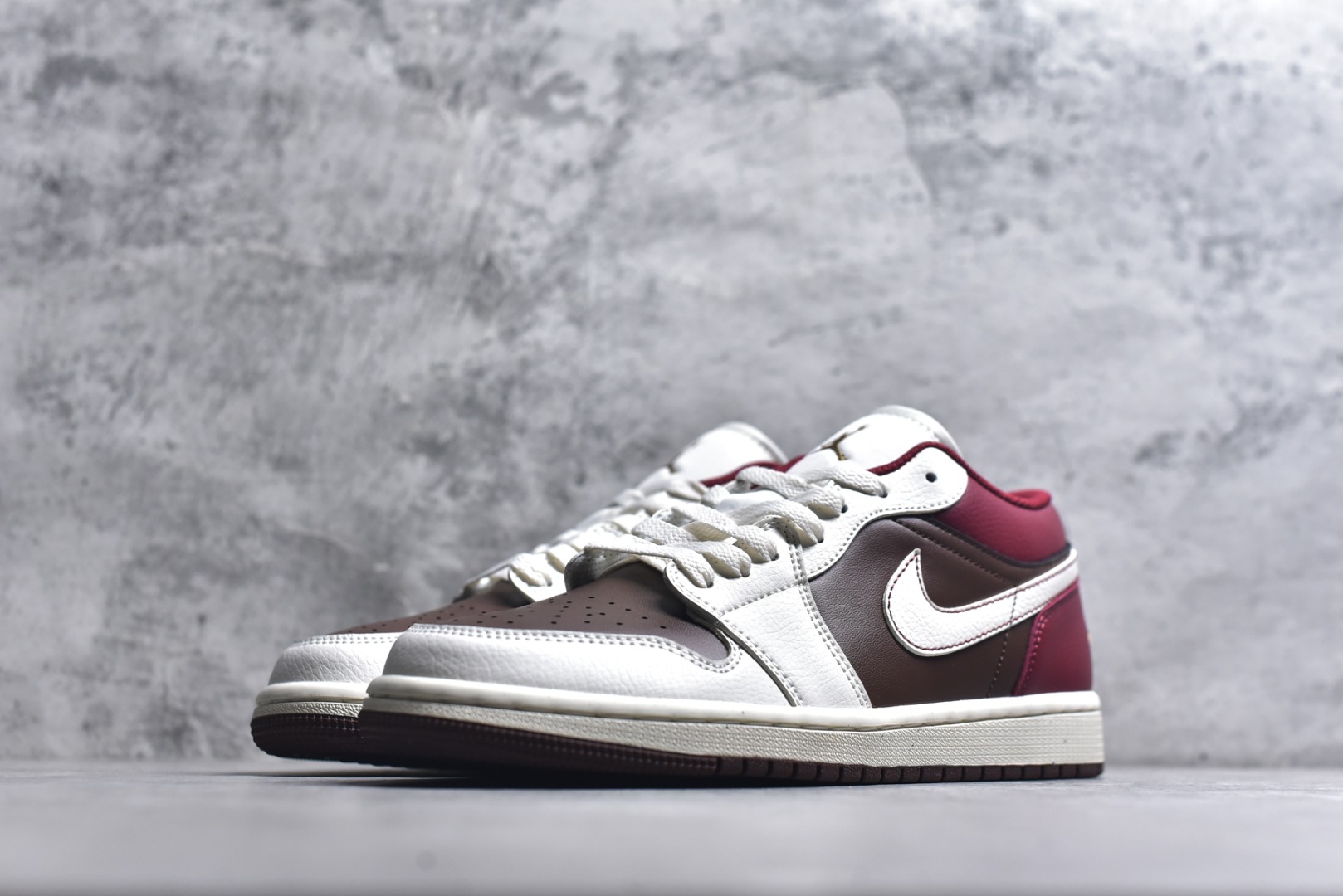 图片[2]-#Nike Air Jordan 1 AJ1经典复古经典低帮百搭文化篮球鞋 IR7600-211 公司级真标半码制#原档案原数据开发版型#采用荔枝纹头层皮革鞋面材质#原厂立体填充鞋舌海绵#中底注胶孔及缜密中底拉帮工艺#原数据开发模具大底 尺码：36-46-选品中心